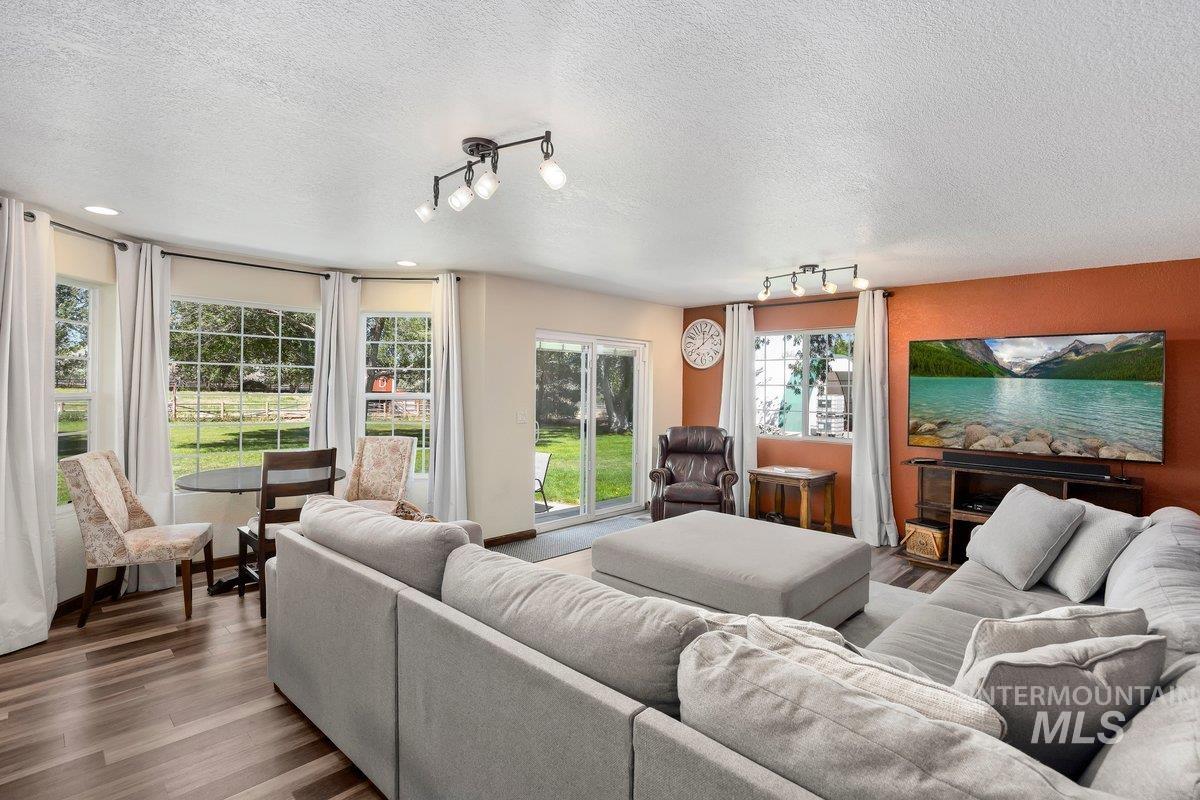 4027 N 3500 E, Kimberly, Idaho 83341, 5 Bedrooms, 3 Bathrooms, Residential For Sale, Price $714,975, 98992413