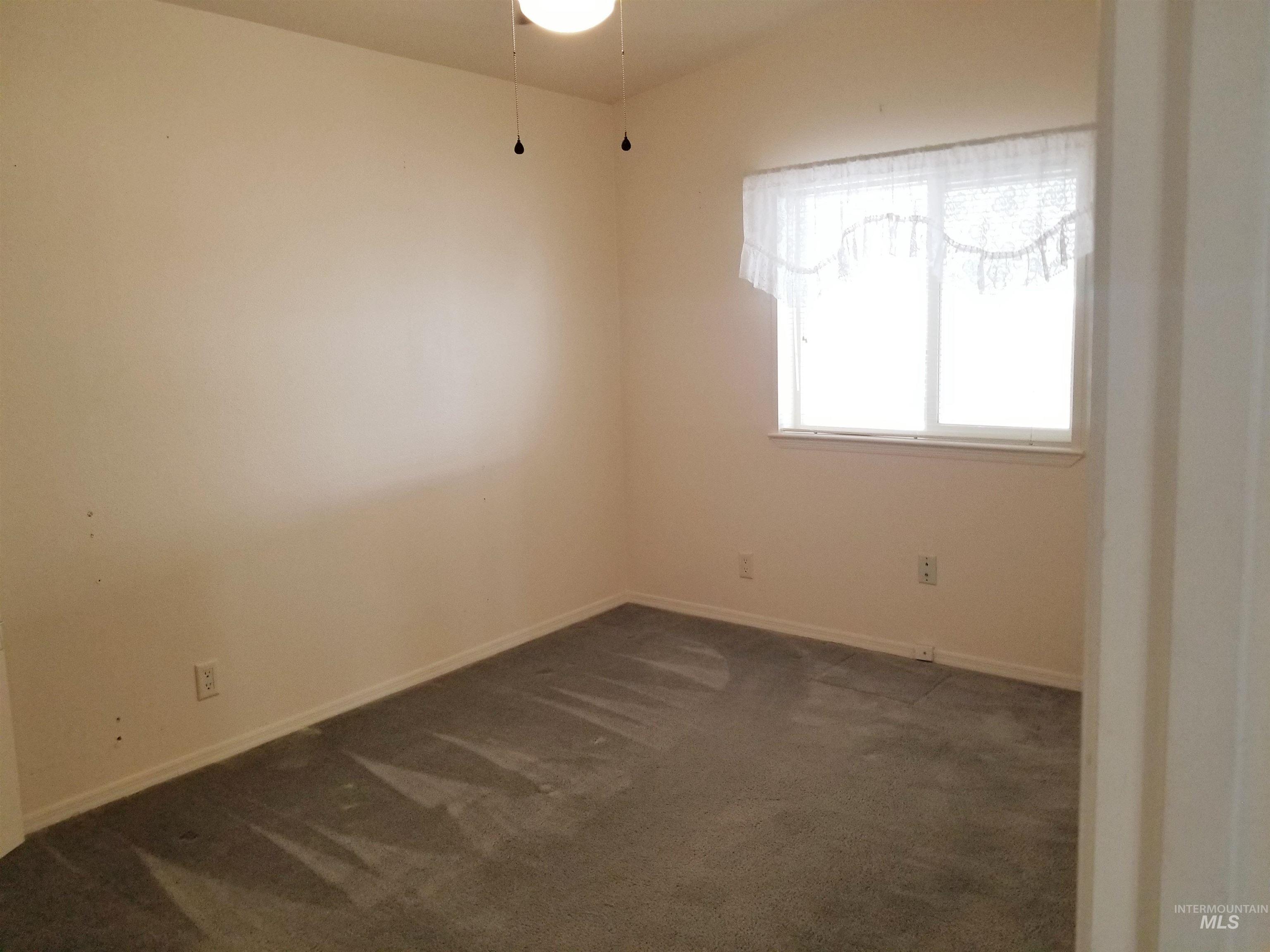 1605 Grandview Dr N, Twin Falls, Idaho 83301, 3 Bedrooms, 2 Bathrooms, Residential For Sale, Price $185,000,MLS 98992416