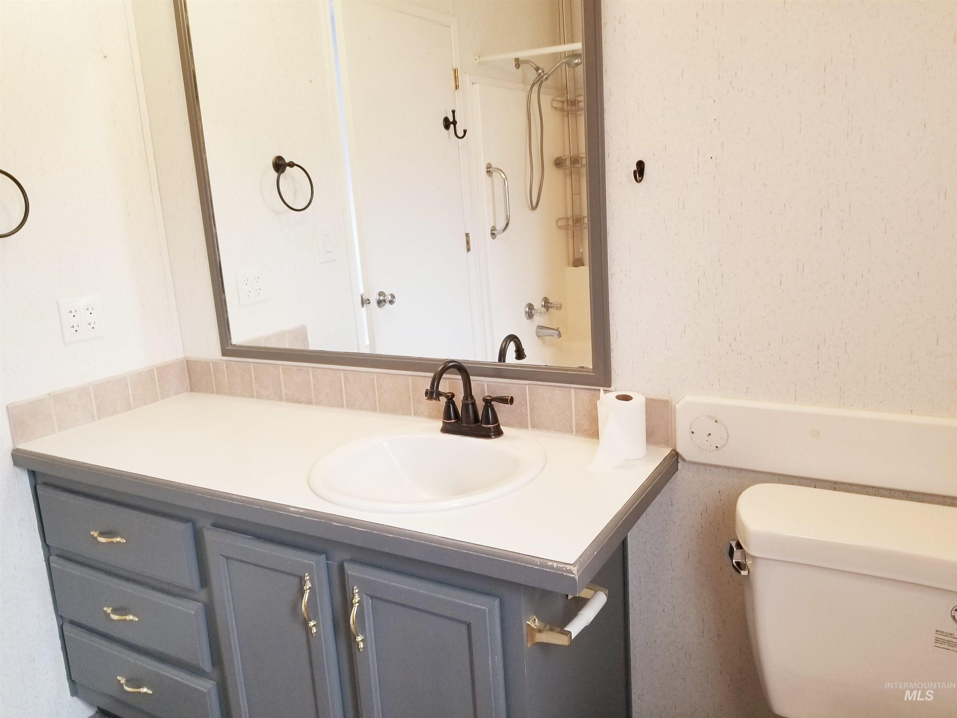 1605 Grandview Dr N, Twin Falls, Idaho 83301, 3 Bedrooms, 2 Bathrooms, Residential For Sale, Price $185,000,MLS 98992416