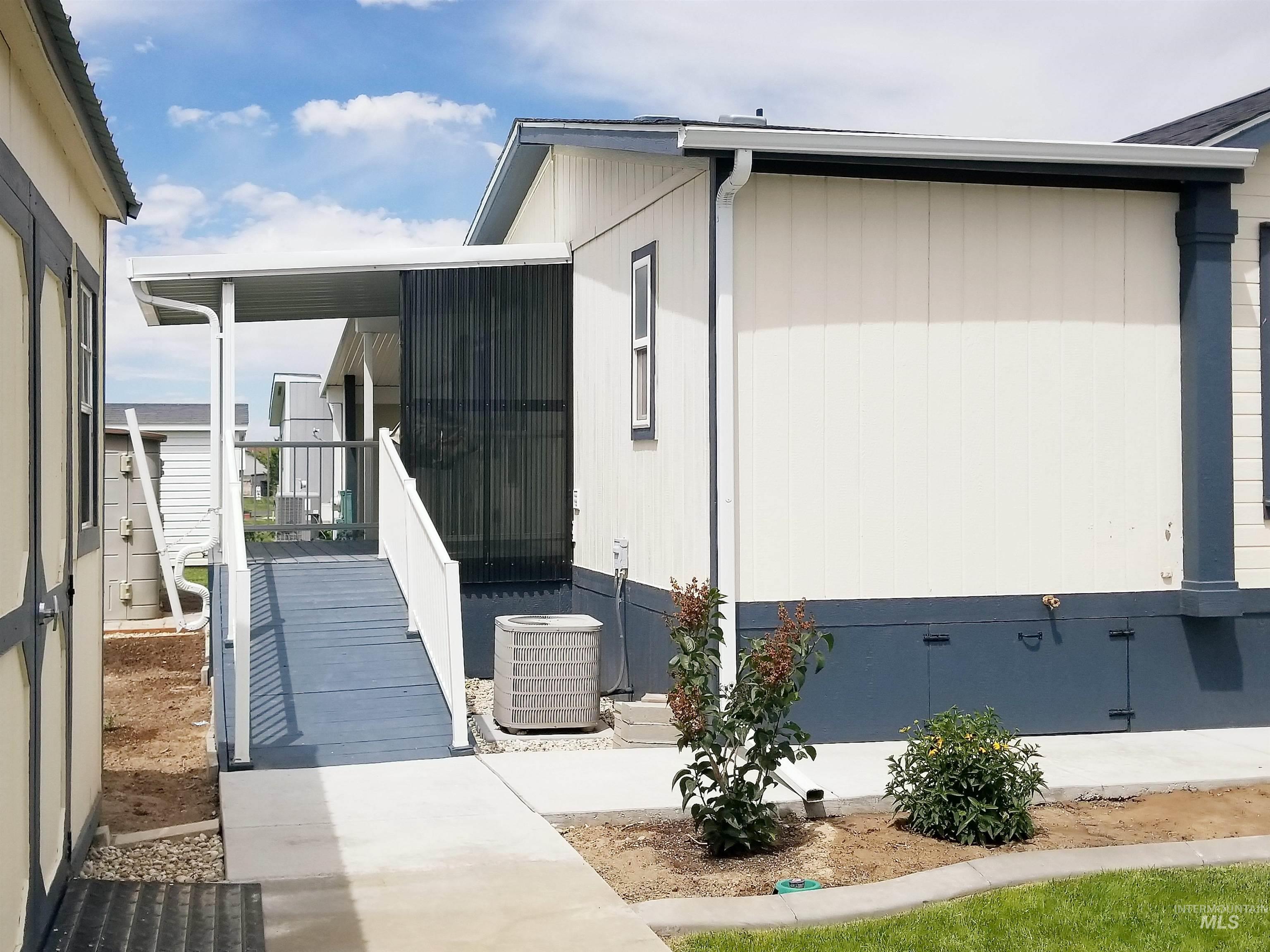 1605 Grandview Dr N, Twin Falls, Idaho 83301, 3 Bedrooms, 2 Bathrooms, Residential For Sale, Price $185,000,MLS 98992416
