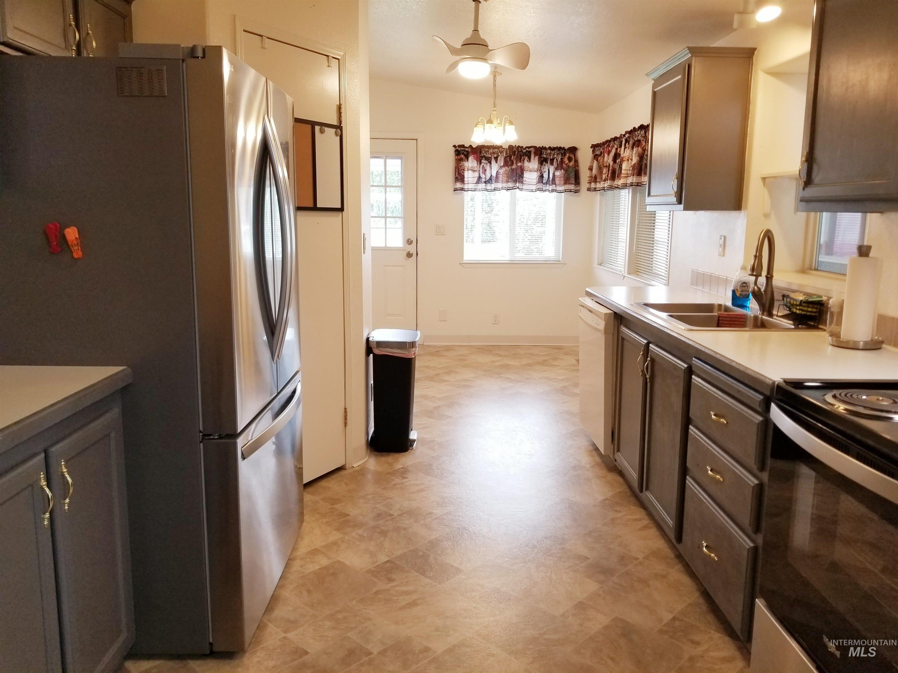1605 Grandview Dr N, Twin Falls, Idaho 83301, 3 Bedrooms, 2 Bathrooms, Residential For Sale, Price $185,000,MLS 98992417