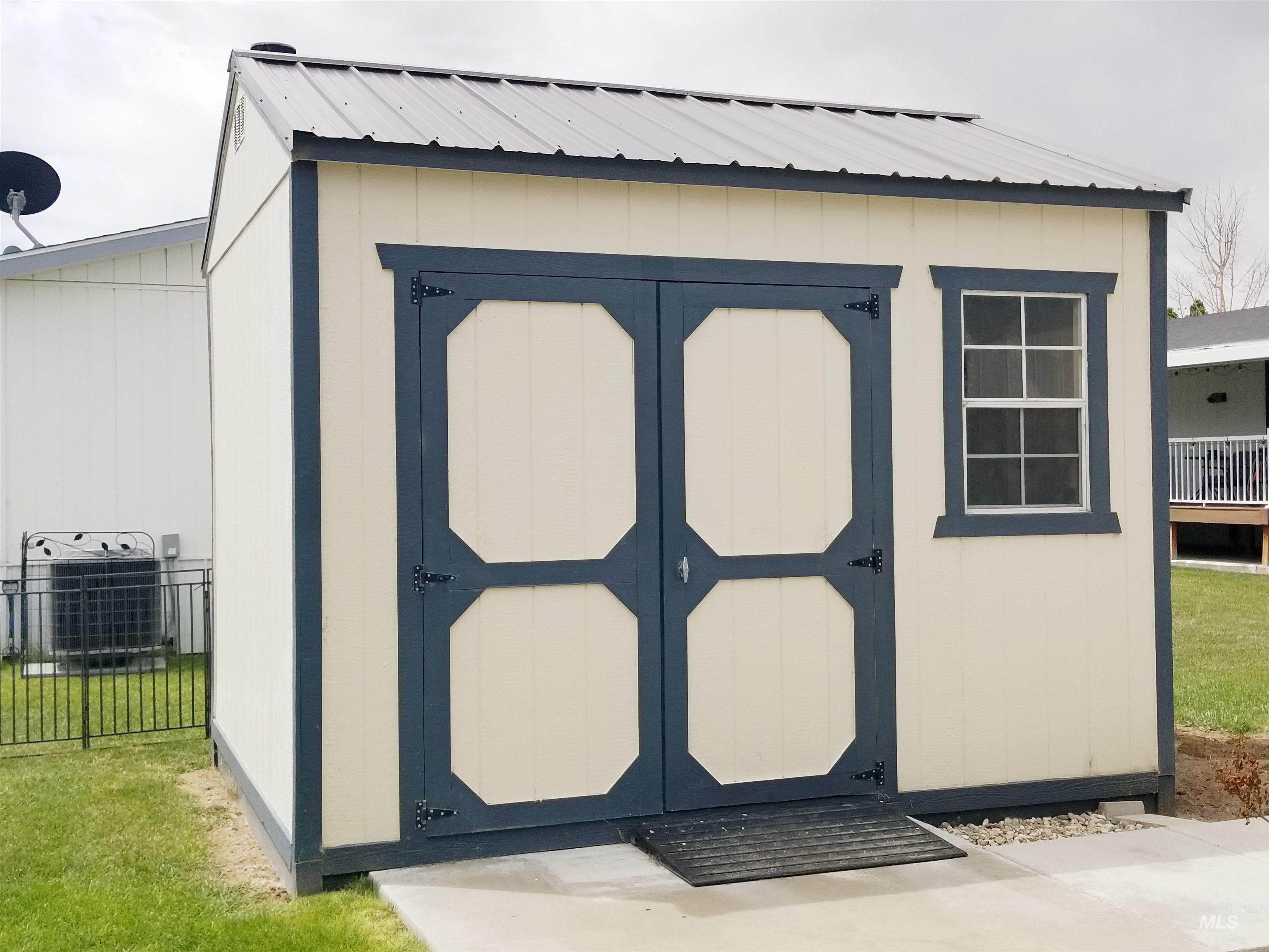 1605 Grandview Dr N, Twin Falls, Idaho 83301, 3 Bedrooms, 2 Bathrooms, Residential For Sale, Price $185,000,MLS 98992417