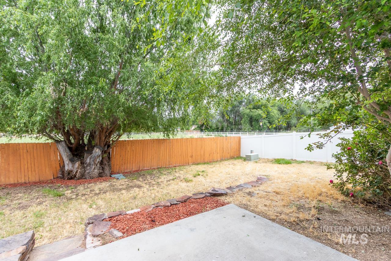 2605 Sunflower Drive, Nampa, Idaho 83686, 3 Bedrooms, 2 Bathrooms, Residential For Sale, Price $364,000,MLS 98992423