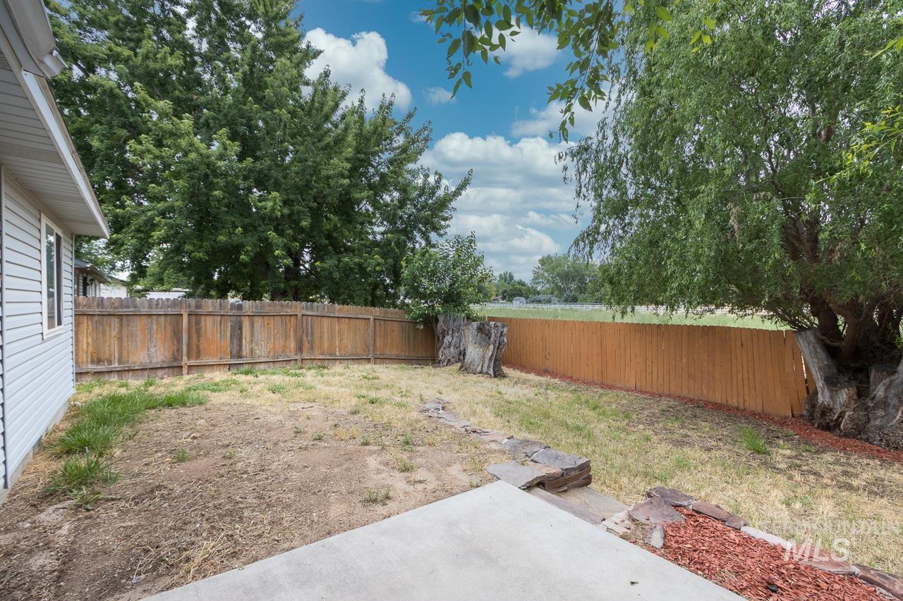 2605 Sunflower Drive, Nampa, Idaho 83686, 3 Bedrooms, 2 Bathrooms, Residential For Sale, Price $364,000,MLS 98992423