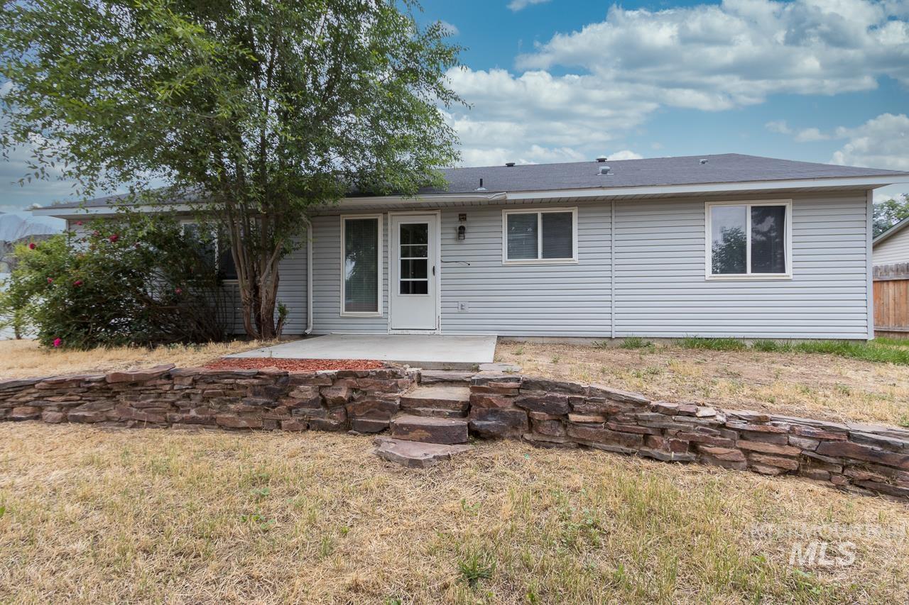 2605 Sunflower Drive, Nampa, Idaho 83686, 3 Bedrooms, 2 Bathrooms, Residential For Sale, Price $364,000,MLS 98992423