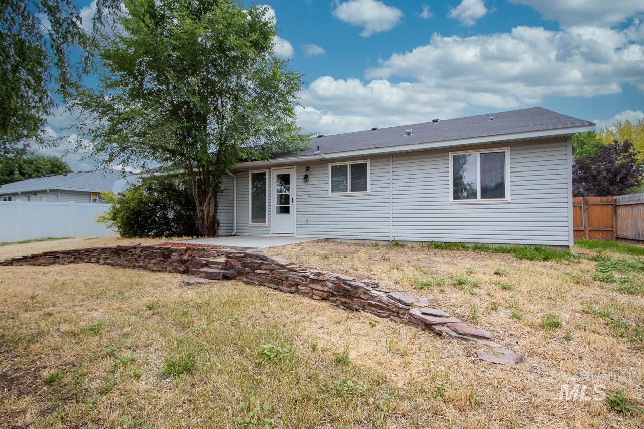 2605 Sunflower Drive, Nampa, Idaho 83686, 3 Bedrooms, 2 Bathrooms, Residential For Sale, Price $364,000,MLS 98992423