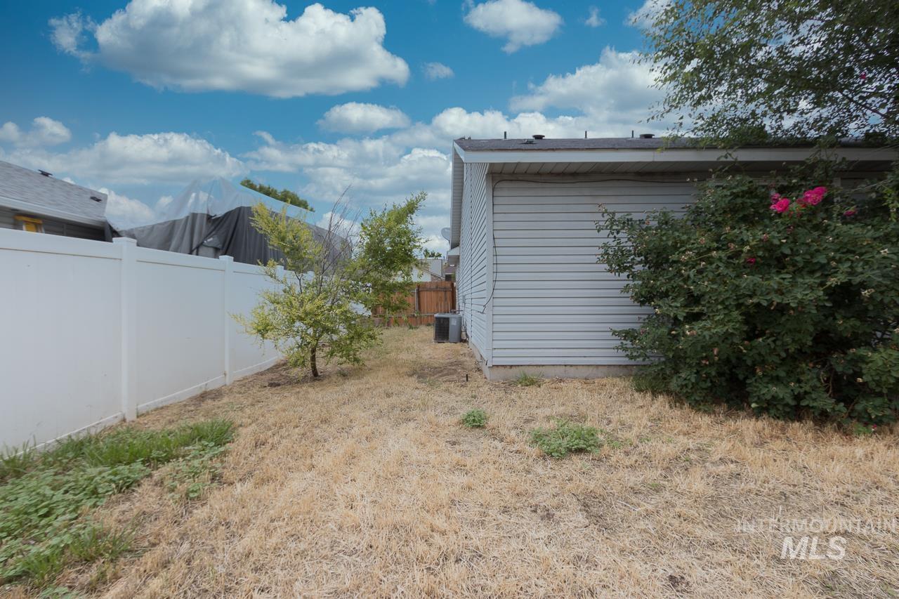2605 Sunflower Drive, Nampa, Idaho 83686, 3 Bedrooms, 2 Bathrooms, Residential For Sale, Price $364,000,MLS 98992423