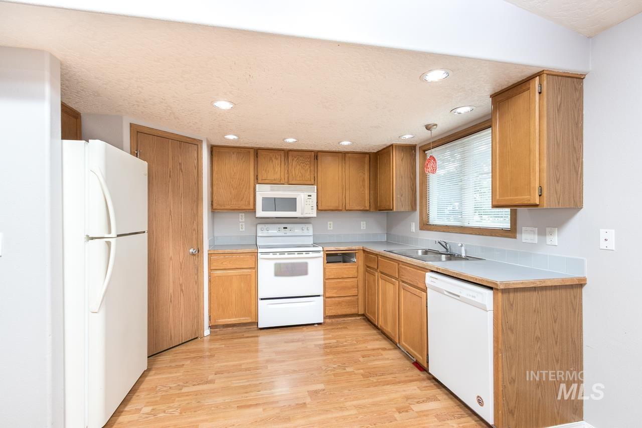 2605 Sunflower Drive, Nampa, Idaho 83686, 3 Bedrooms, 2 Bathrooms, Residential For Sale, Price $364,000,MLS 98992423