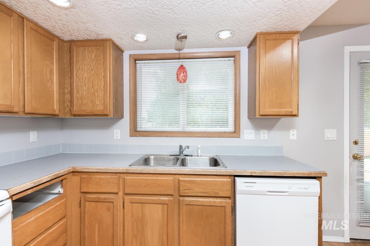 2605 Sunflower Drive, Nampa, Idaho 83686, 3 Bedrooms, 2 Bathrooms, Residential For Sale, Price $364,000,MLS 98992423