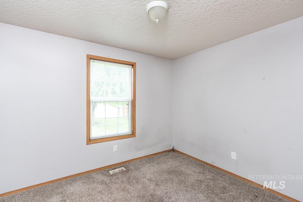 2605 Sunflower Drive, Nampa, Idaho 83686, 3 Bedrooms, 2 Bathrooms, Residential For Sale, Price $364,000,MLS 98992423