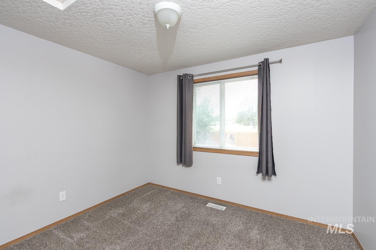 2605 Sunflower Drive, Nampa, Idaho 83686, 3 Bedrooms, 2 Bathrooms, Residential For Sale, Price $364,000,MLS 98992423