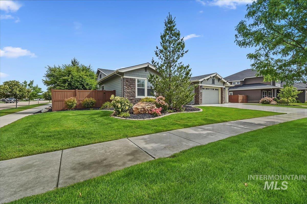 5944 W. Braveheart Dr., Eagle, Idaho 83616, 3 Bedrooms, 2.5 Bathrooms, Residential For Sale, Price $985,000,MLS 98992424