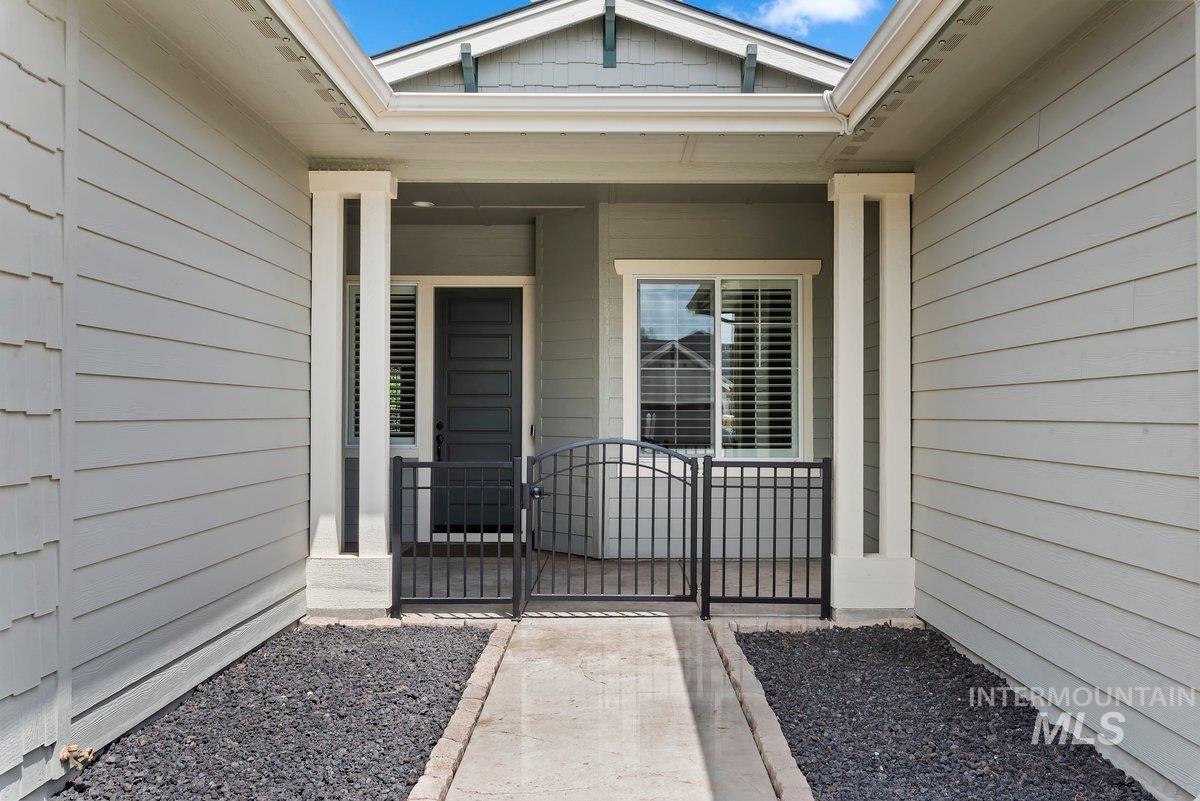 5944 W. Braveheart Dr., Eagle, Idaho 83616, 3 Bedrooms, 2.5 Bathrooms, Residential For Sale, Price $985,000,MLS 98992424