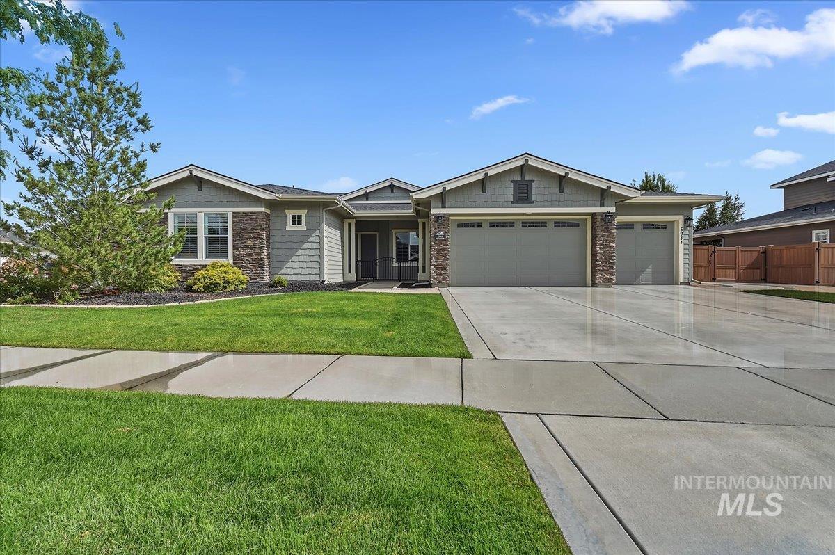 5944 W. Braveheart Dr., Eagle, Idaho 83616, 3 Bedrooms, 2.5 Bathrooms, Residential For Sale, Price $985,000,MLS 98992424