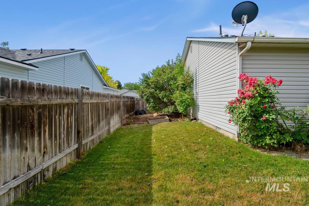 11644 W Trinity Ave, Nampa, Idaho 83651-8712, 3 Bedrooms, 2 Bathrooms, Residential For Sale, Price $350,000,MLS 98992425