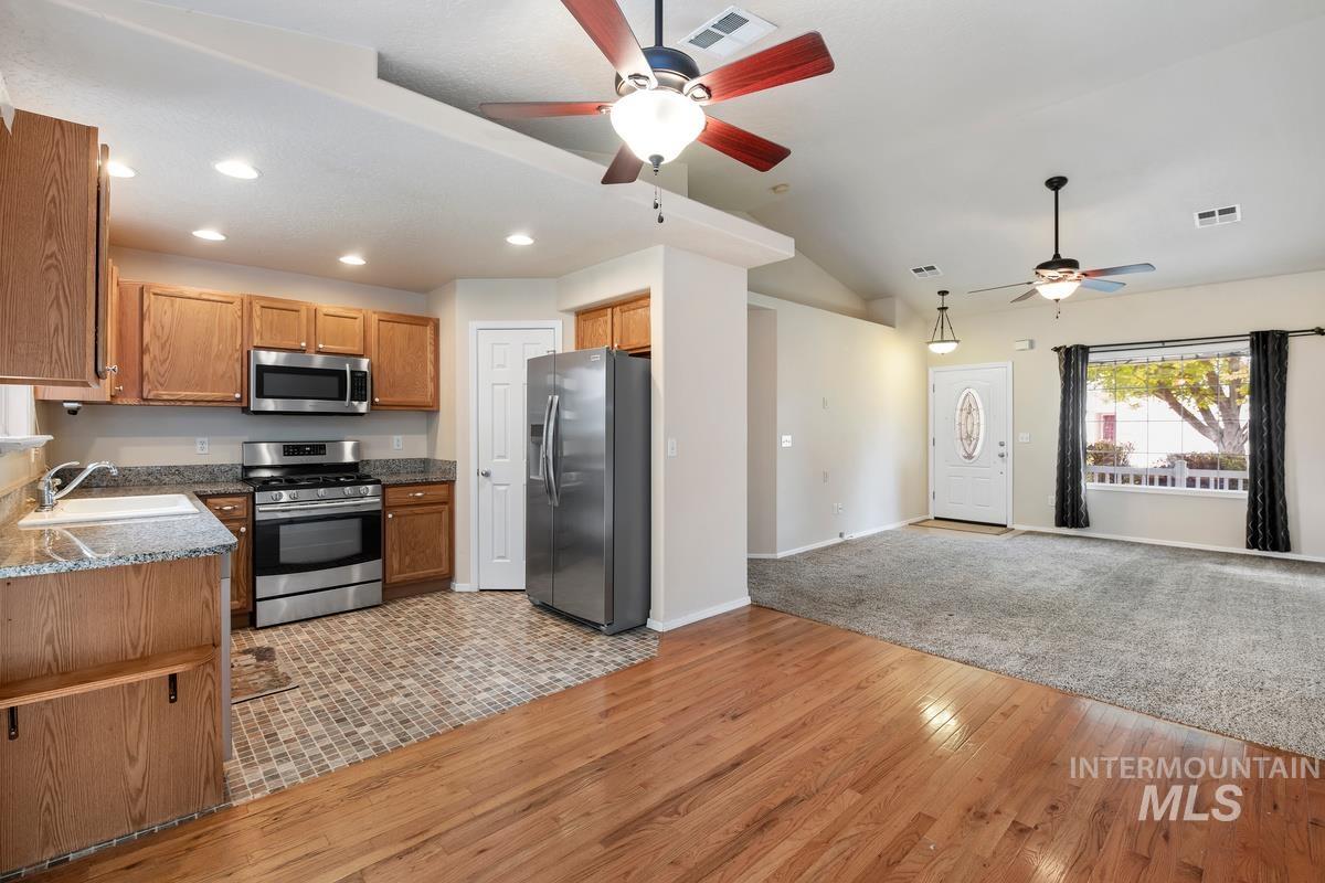 11644 W Trinity Ave, Nampa, Idaho 83651-8712, 3 Bedrooms, 2 Bathrooms, Residential For Sale, Price $350,000,MLS 98992425