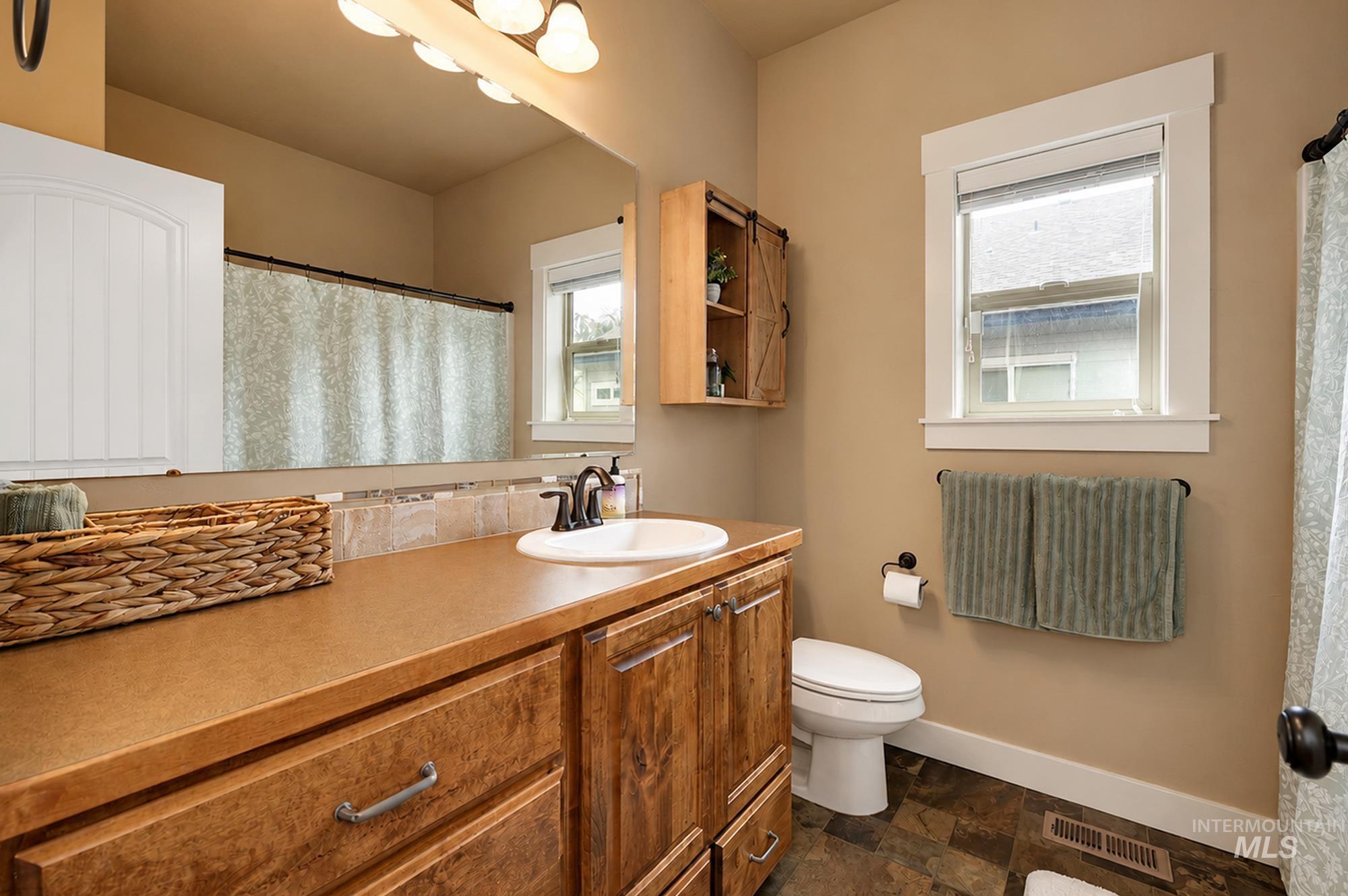 1411 W Raelin Dr, Nampa, Idaho 83686, 3 Bedrooms, 2 Bathrooms, Residential For Sale, Price $439,900, 98992426
