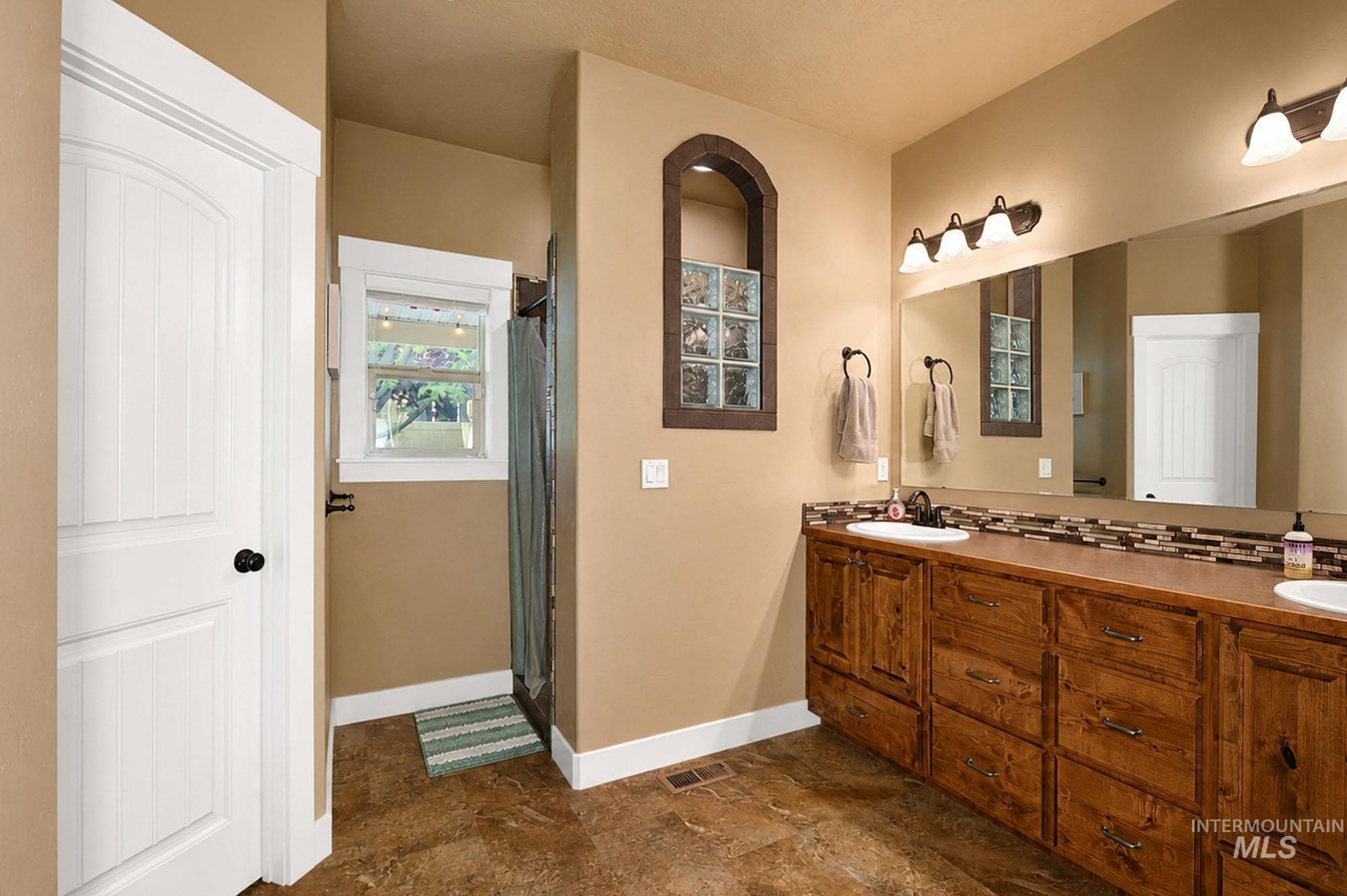 1411 W Raelin Dr, Nampa, Idaho 83686, 3 Bedrooms, 2 Bathrooms, Residential For Sale, Price $439,900, 98992426