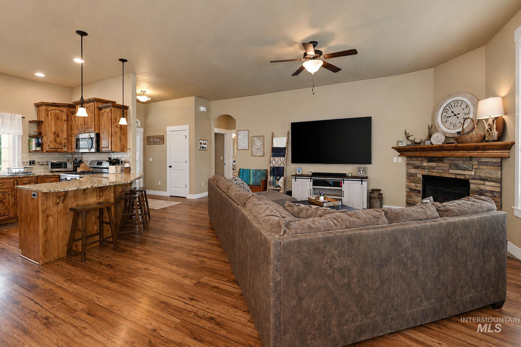 1411 W Raelin Dr, Nampa, Idaho 83686, 3 Bedrooms, 2 Bathrooms, Residential For Sale, Price $439,900, 98992426