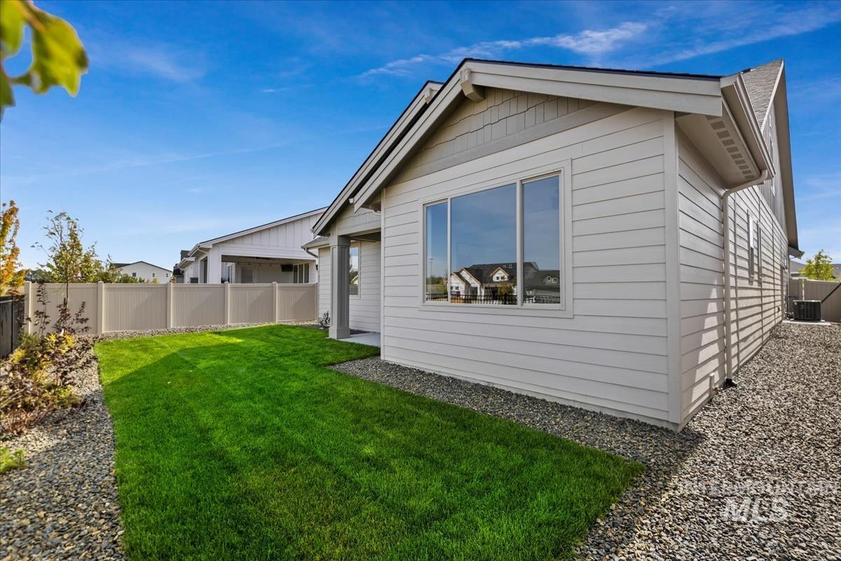 8347 W Show Horse Dr, Meridian, Idaho 83646, 3 Bedrooms, 3 Bathrooms, Residential For Sale, Price $679,900, 98992428