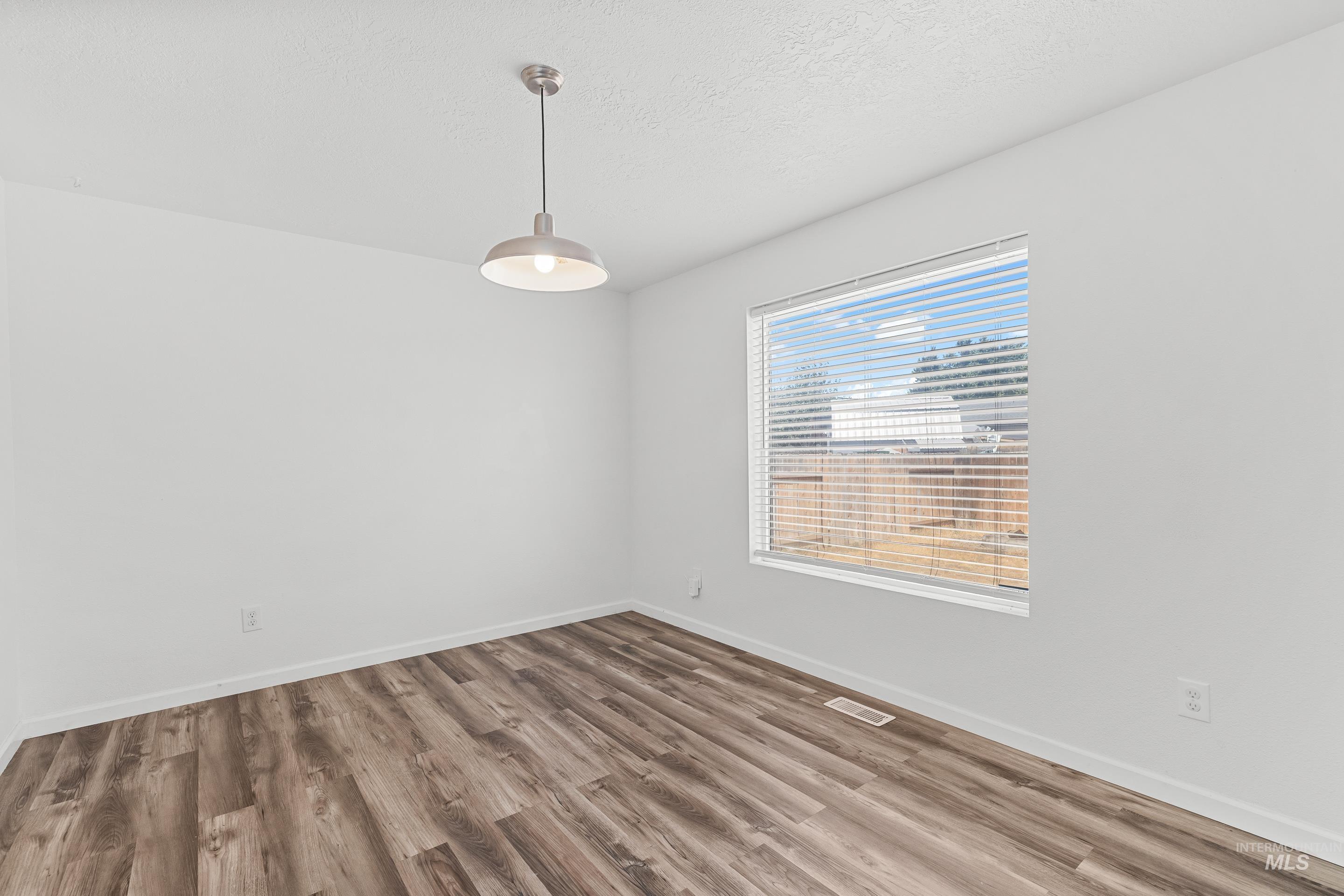 1230 Del Mar St, Mountain Home, Idaho 83647-3767, 3 Bedrooms, 2 Bathrooms, Residential For Sale, Price $339,900,MLS 98992429