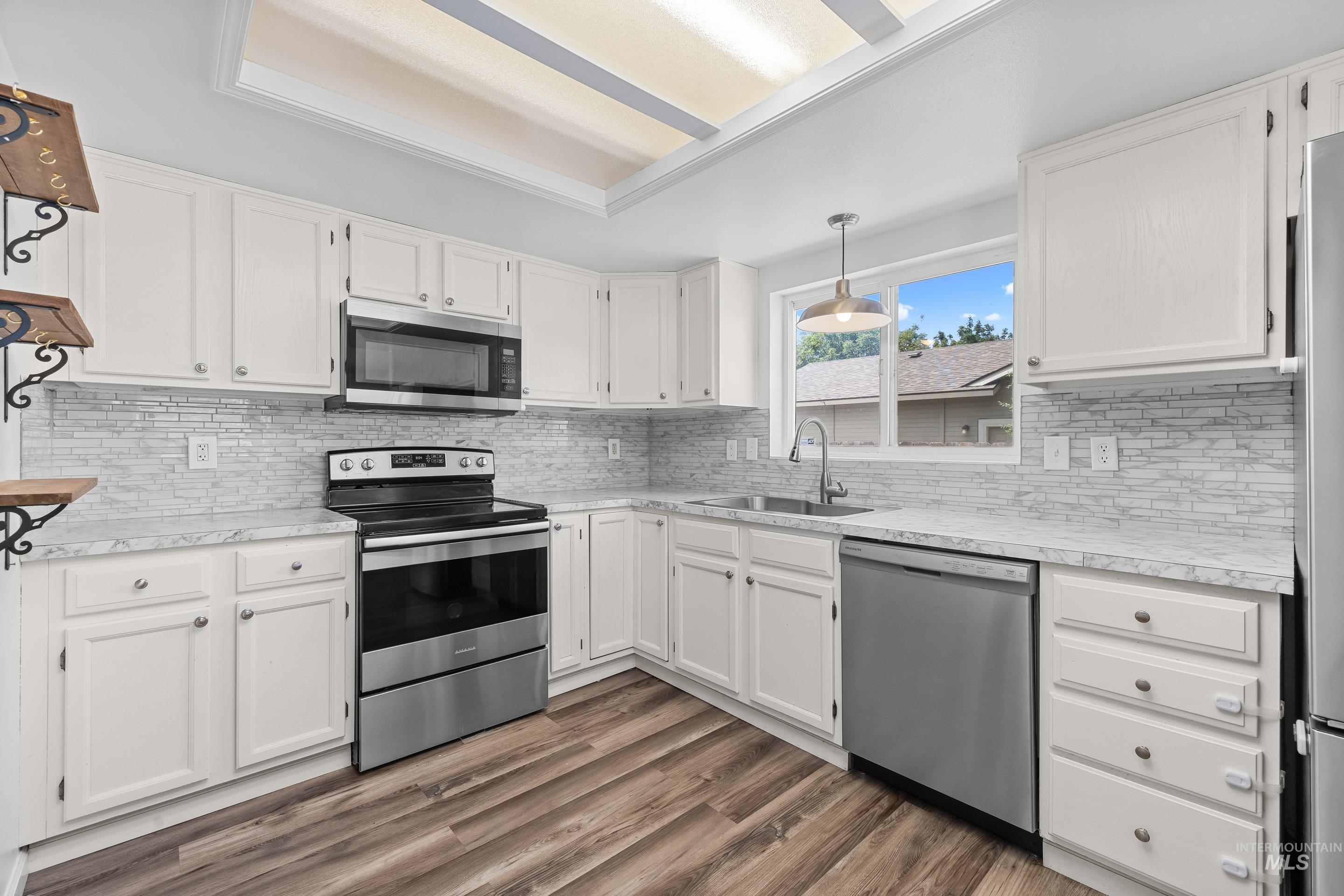 1230 Del Mar St, Mountain Home, Idaho 83647-3767, 3 Bedrooms, 2 Bathrooms, Residential For Sale, Price $339,900,MLS 98992429