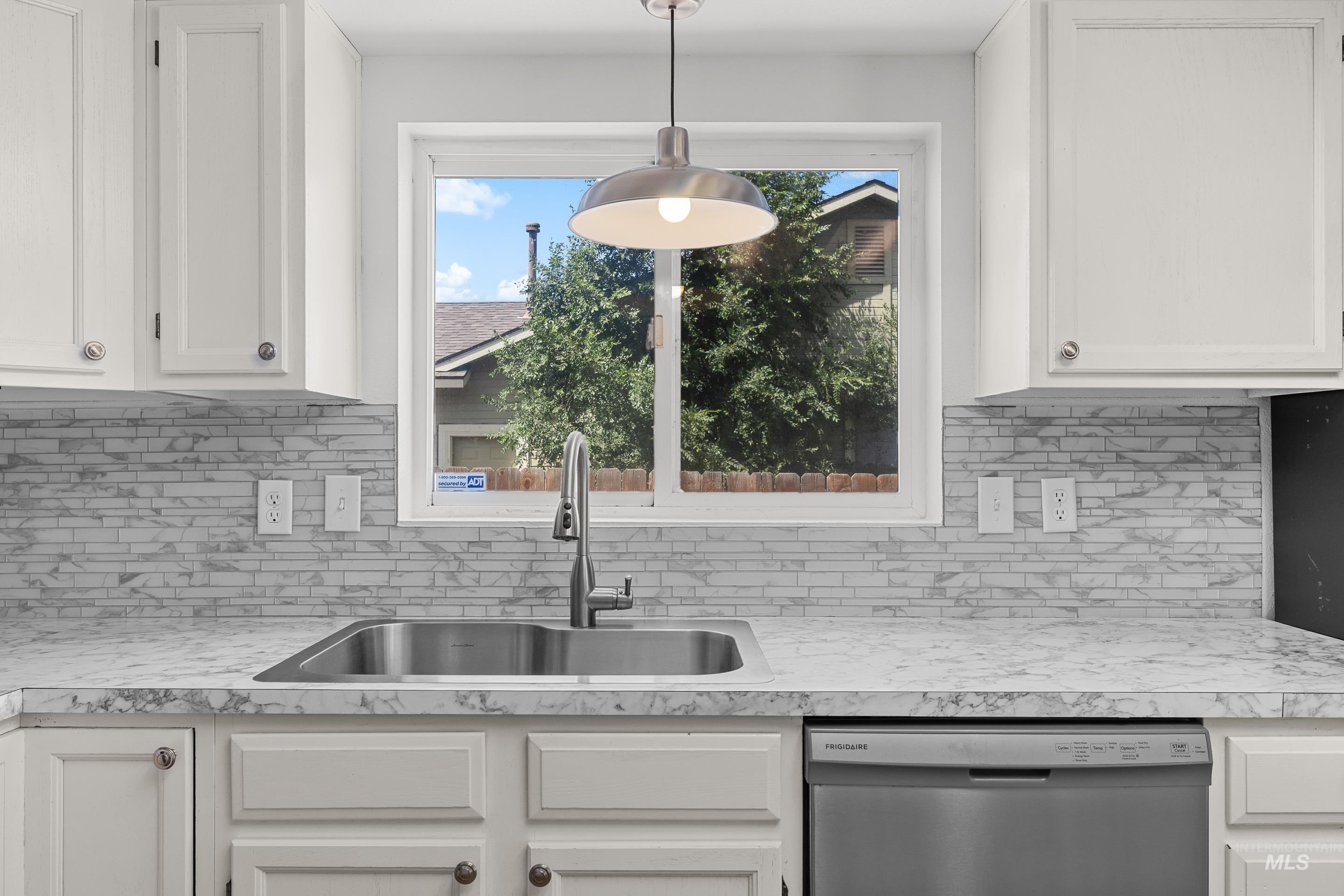 1230 Del Mar St, Mountain Home, Idaho 83647-3767, 3 Bedrooms, 2 Bathrooms, Residential For Sale, Price $339,900,MLS 98992429