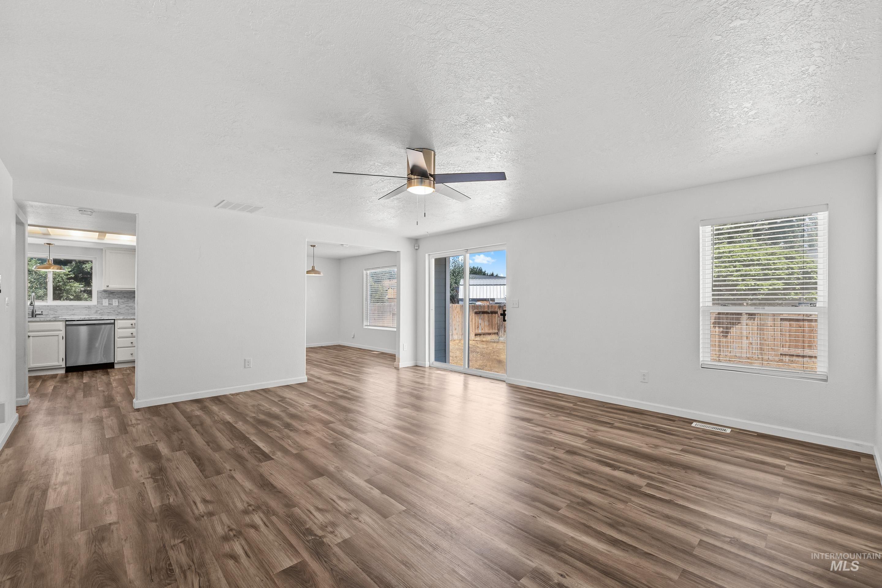 1230 Del Mar St, Mountain Home, Idaho 83647-3767, 3 Bedrooms, 2 Bathrooms, Residential For Sale, Price $339,900,MLS 98992429