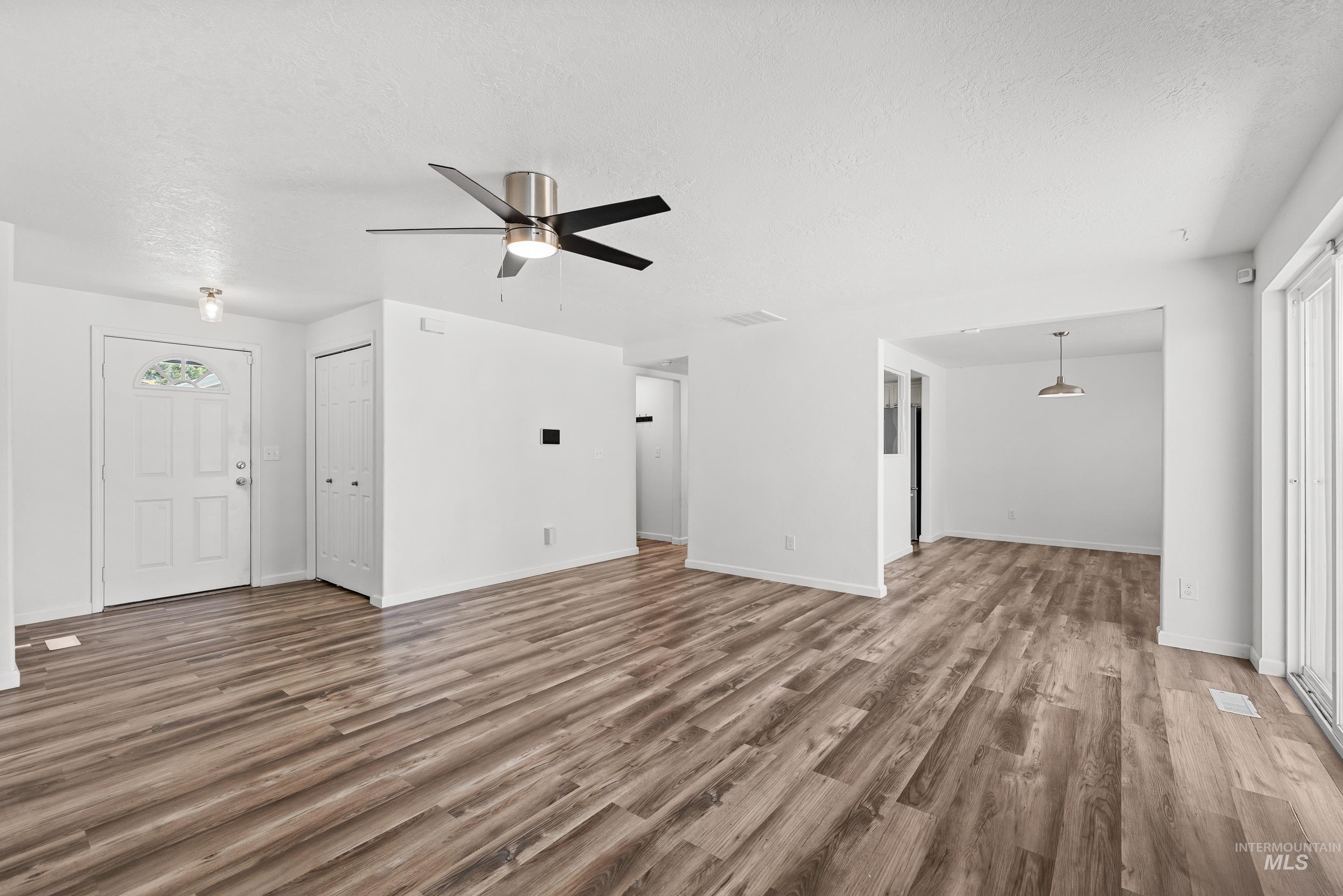 1230 Del Mar St, Mountain Home, Idaho 83647-3767, 3 Bedrooms, 2 Bathrooms, Residential For Sale, Price $339,900,MLS 98992429