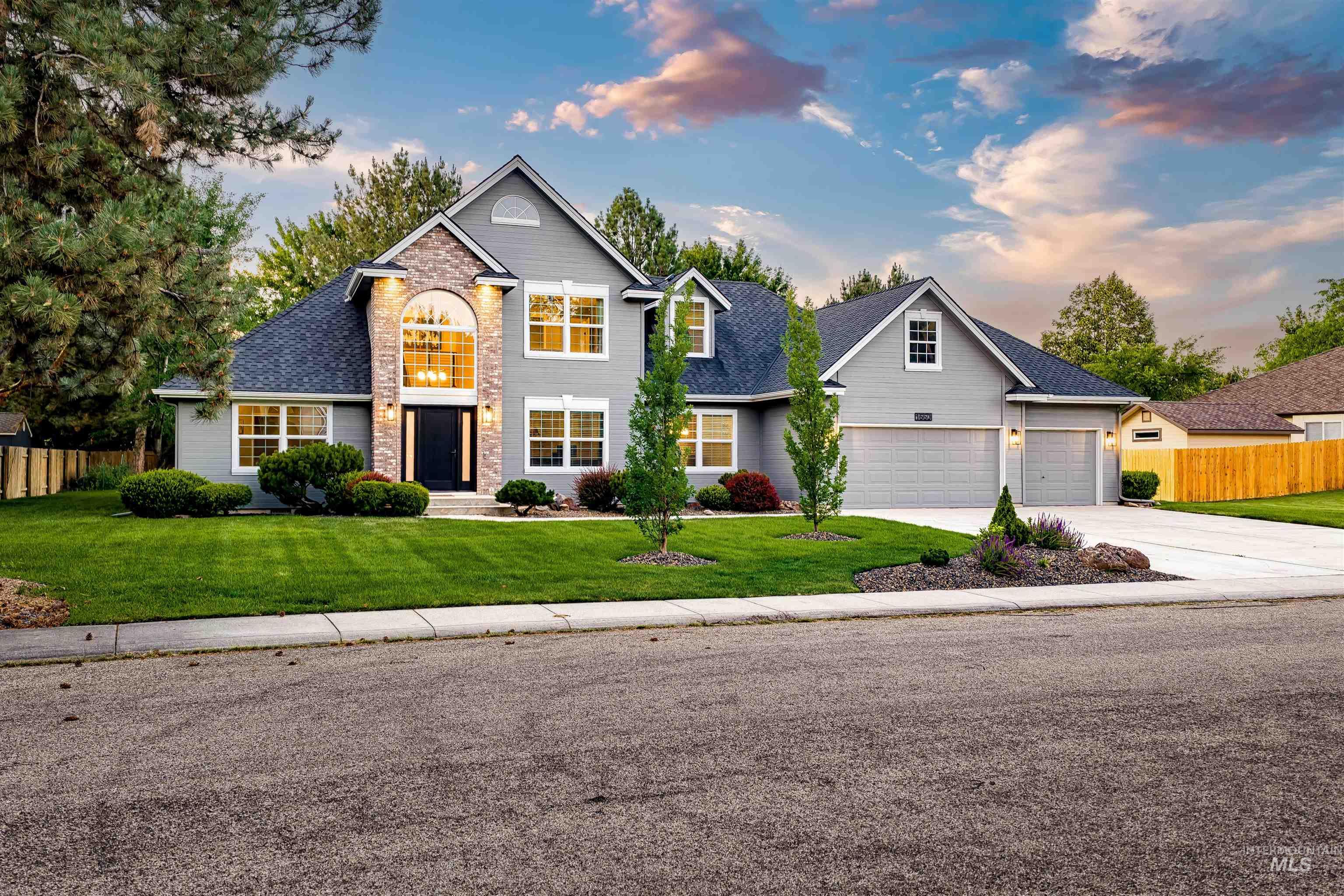 1660 E Brunswick Dr, Eagle, Idaho 83616, 4 Bedrooms, 3.5 Bathrooms, Residential For Sale, Price $897,000,MLS 98992430