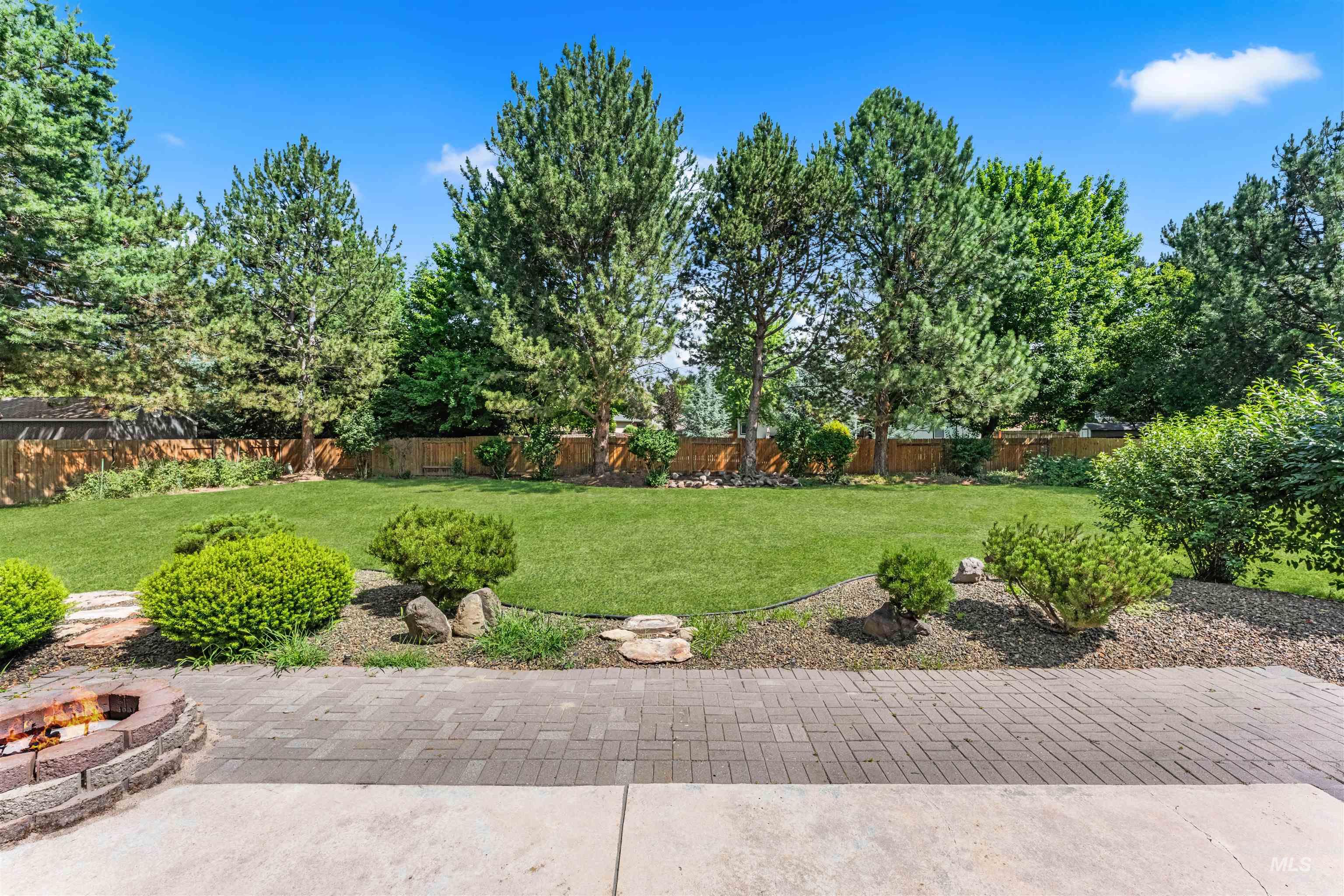 1660 E Brunswick Dr, Eagle, Idaho 83616, 4 Bedrooms, 3.5 Bathrooms, Residential For Sale, Price $897,000,MLS 98992430