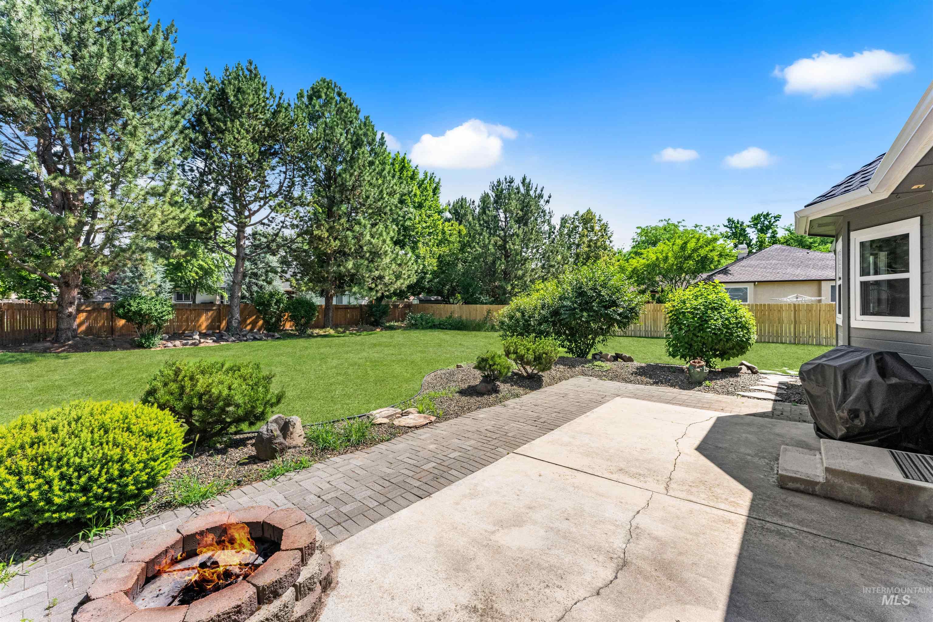 1660 E Brunswick Dr, Eagle, Idaho 83616, 4 Bedrooms, 3.5 Bathrooms, Residential For Sale, Price $897,000,MLS 98992430