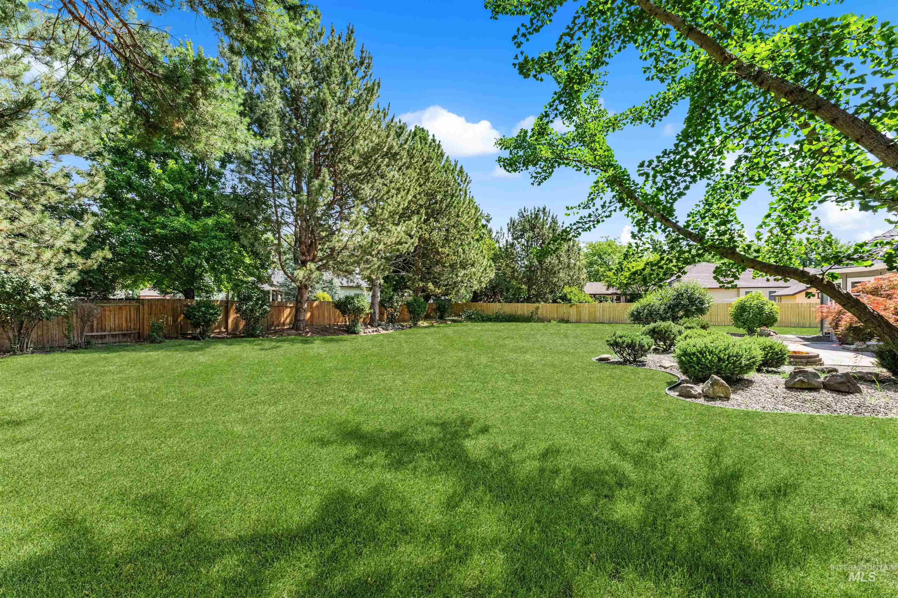 1660 E Brunswick Dr, Eagle, Idaho 83616, 4 Bedrooms, 3.5 Bathrooms, Residential For Sale, Price $897,000,MLS 98992430