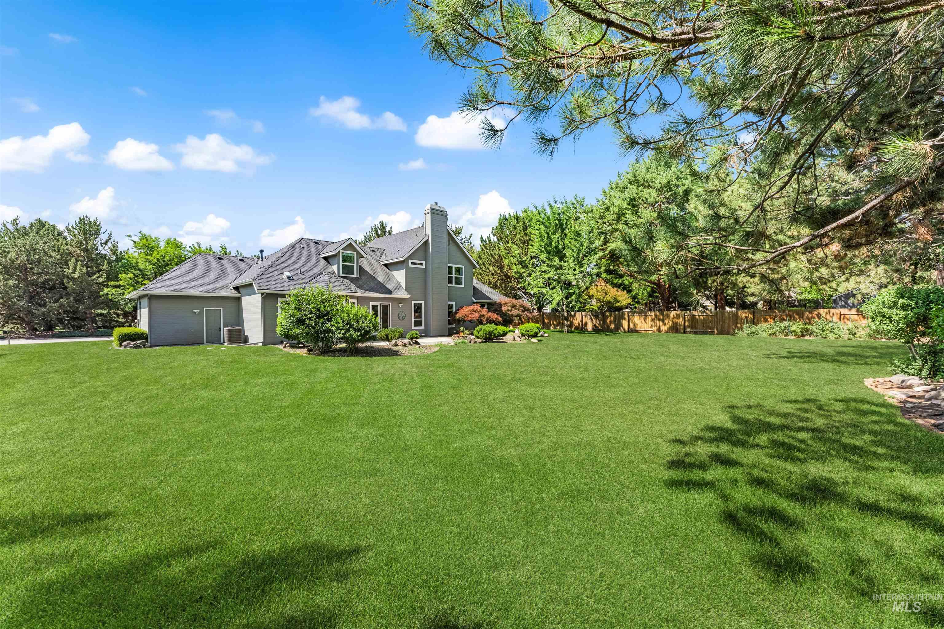 1660 E Brunswick Dr, Eagle, Idaho 83616, 4 Bedrooms, 3.5 Bathrooms, Residential For Sale, Price $897,000,MLS 98992430