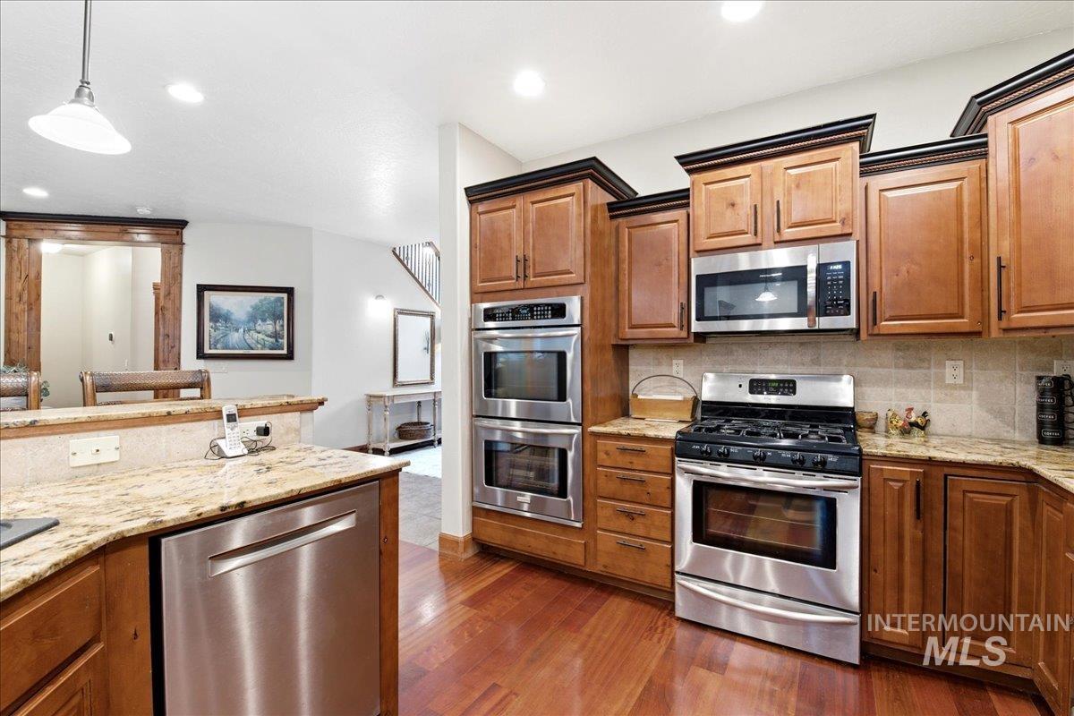 877 W Headwaters Dr., Eagle, Idaho 83616, 5 Bedrooms, 3.5 Bathrooms, Residential For Sale, Price $1,174,900,MLS 98992431
