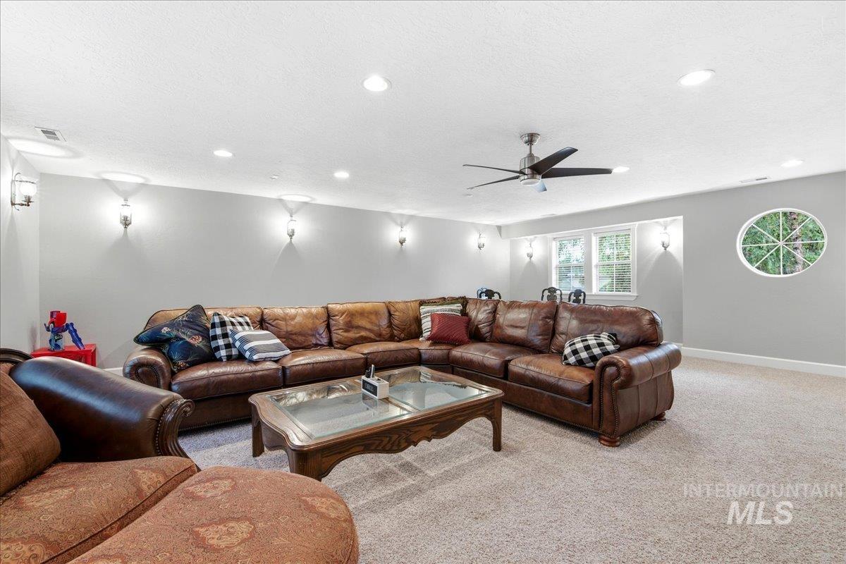 877 W Headwaters Dr., Eagle, Idaho 83616, 5 Bedrooms, 3.5 Bathrooms, Residential For Sale, Price $1,174,900,MLS 98992431