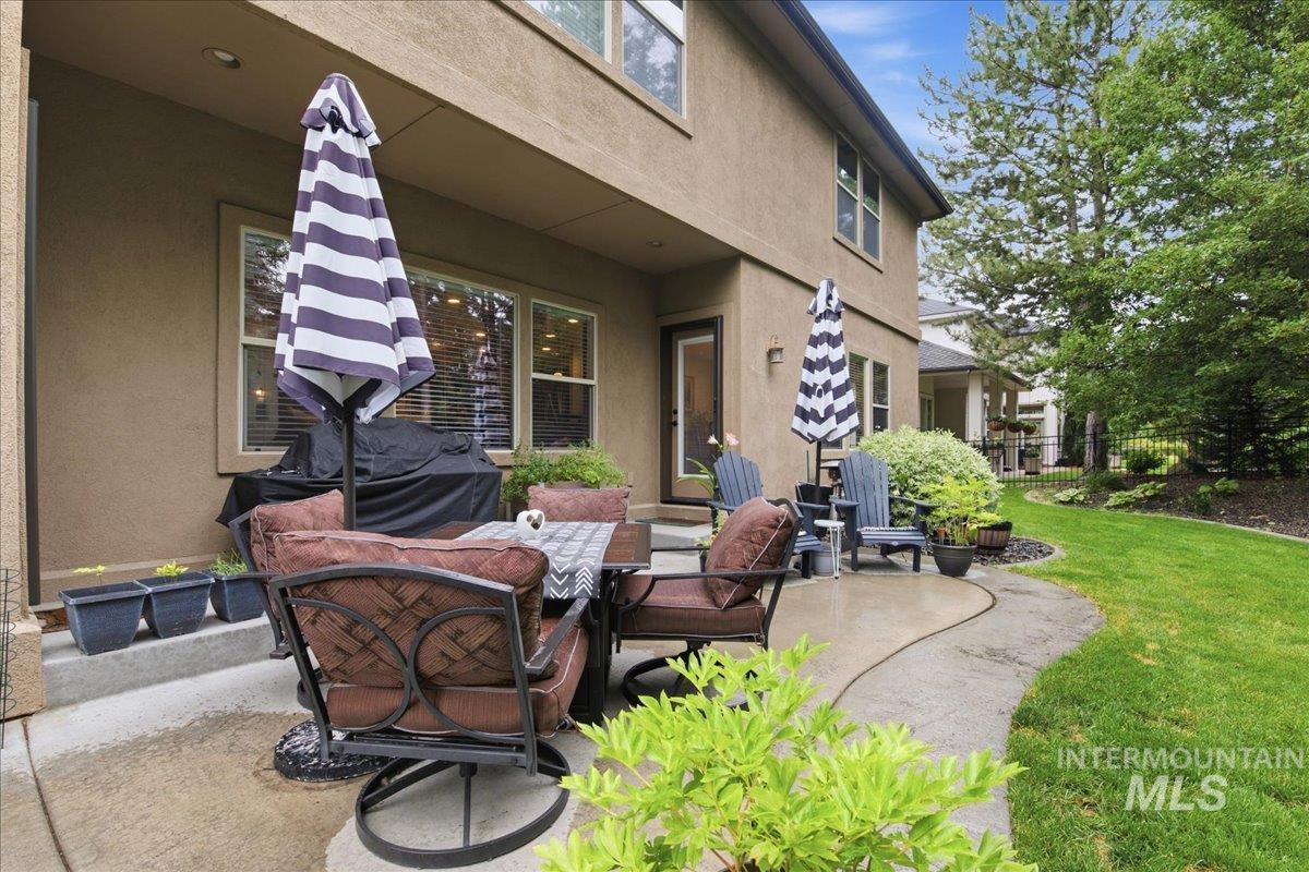 877 W Headwaters Dr., Eagle, Idaho 83616, 5 Bedrooms, 3.5 Bathrooms, Residential For Sale, Price $1,174,900,MLS 98992431