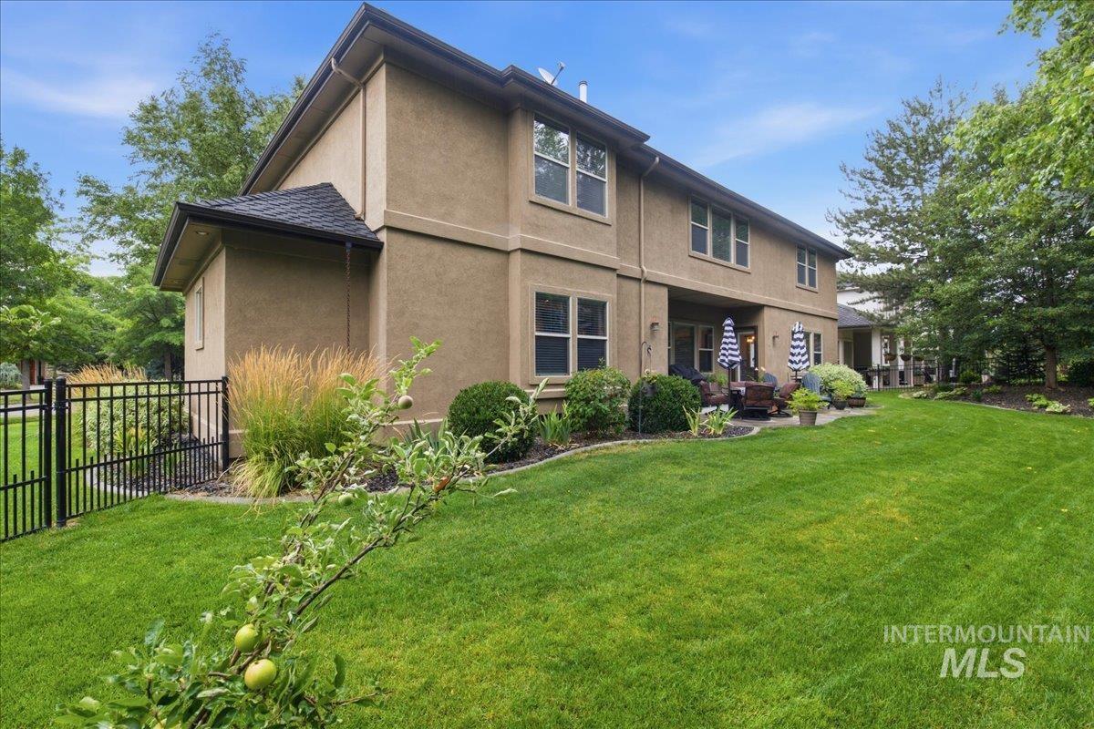 877 W Headwaters Dr., Eagle, Idaho 83616, 5 Bedrooms, 3.5 Bathrooms, Residential For Sale, Price $1,174,900,MLS 98992431
