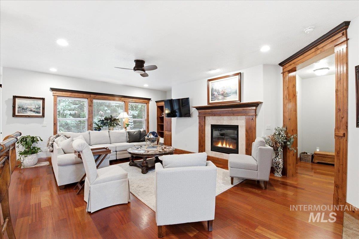 877 W Headwaters Dr., Eagle, Idaho 83616, 5 Bedrooms, 3.5 Bathrooms, Residential For Sale, Price $1,174,900,MLS 98992431
