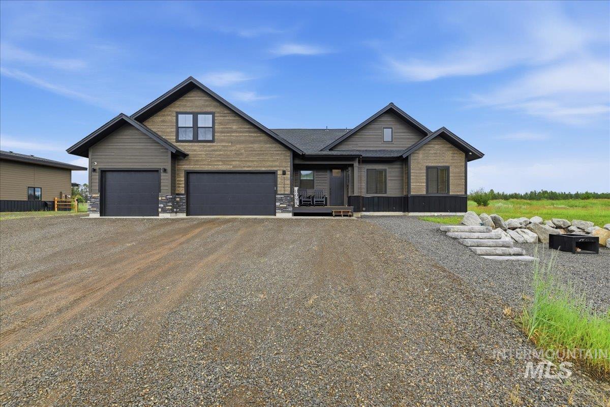 13152 Hawks Bay Rd, Donnelly, Idaho 83615, 4 Bedrooms, 2 Bathrooms, Residential For Sale, Price $869,999, 98992433