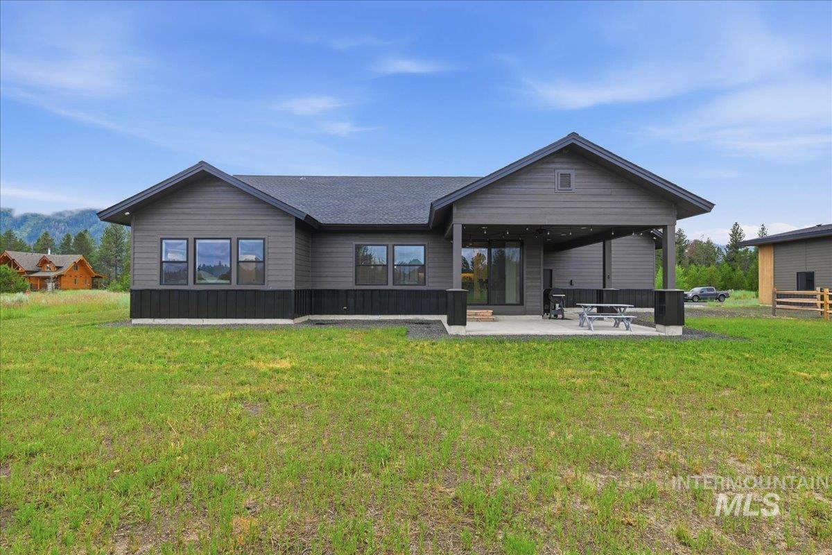 13152 Hawks Bay Rd, Donnelly, Idaho 83615, 4 Bedrooms, 2 Bathrooms, Residential For Sale, Price $869,999, 98992433
