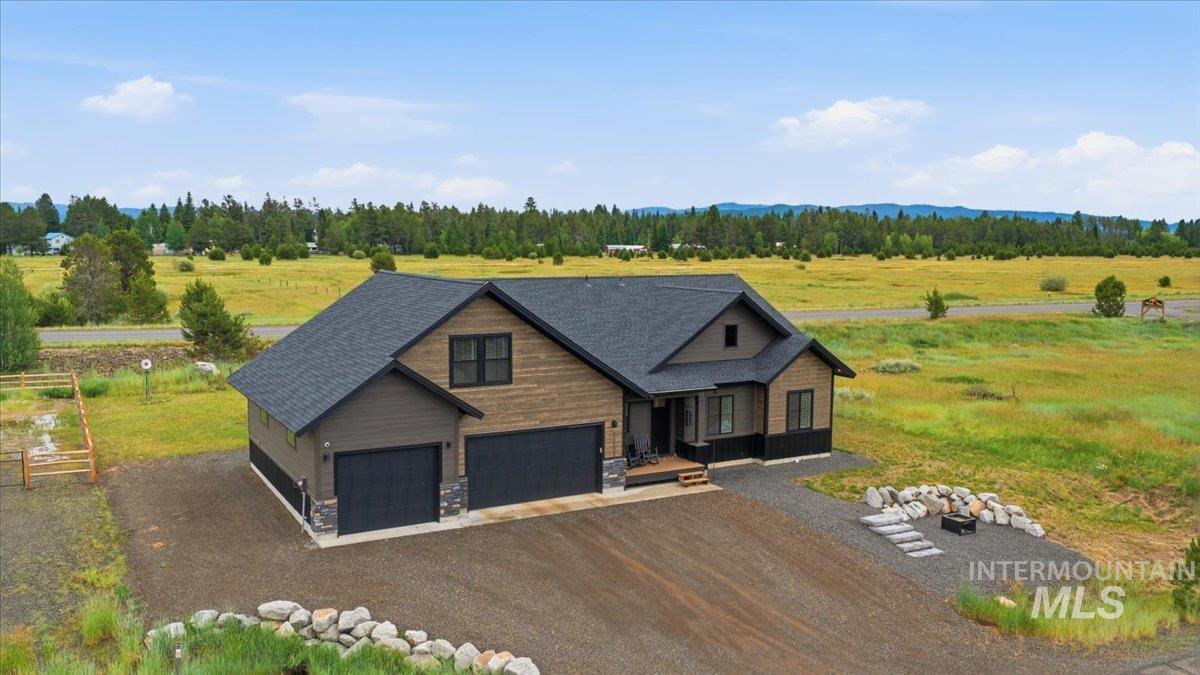 13152 Hawks Bay Rd, Donnelly, Idaho 83615, 4 Bedrooms, 2 Bathrooms, Residential For Sale, Price $869,999, 98992433