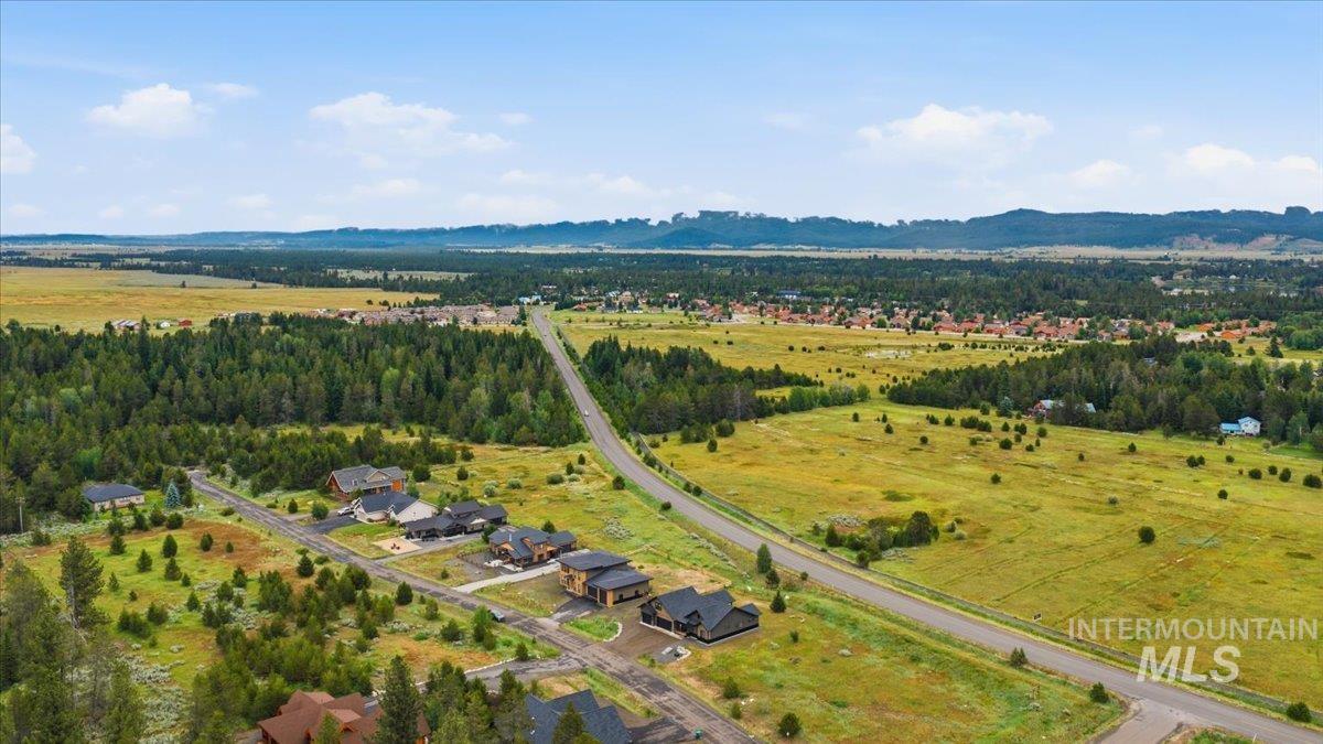13152 Hawks Bay Rd, Donnelly, Idaho 83615, 4 Bedrooms, 2 Bathrooms, Residential For Sale, Price $869,999, 98992433