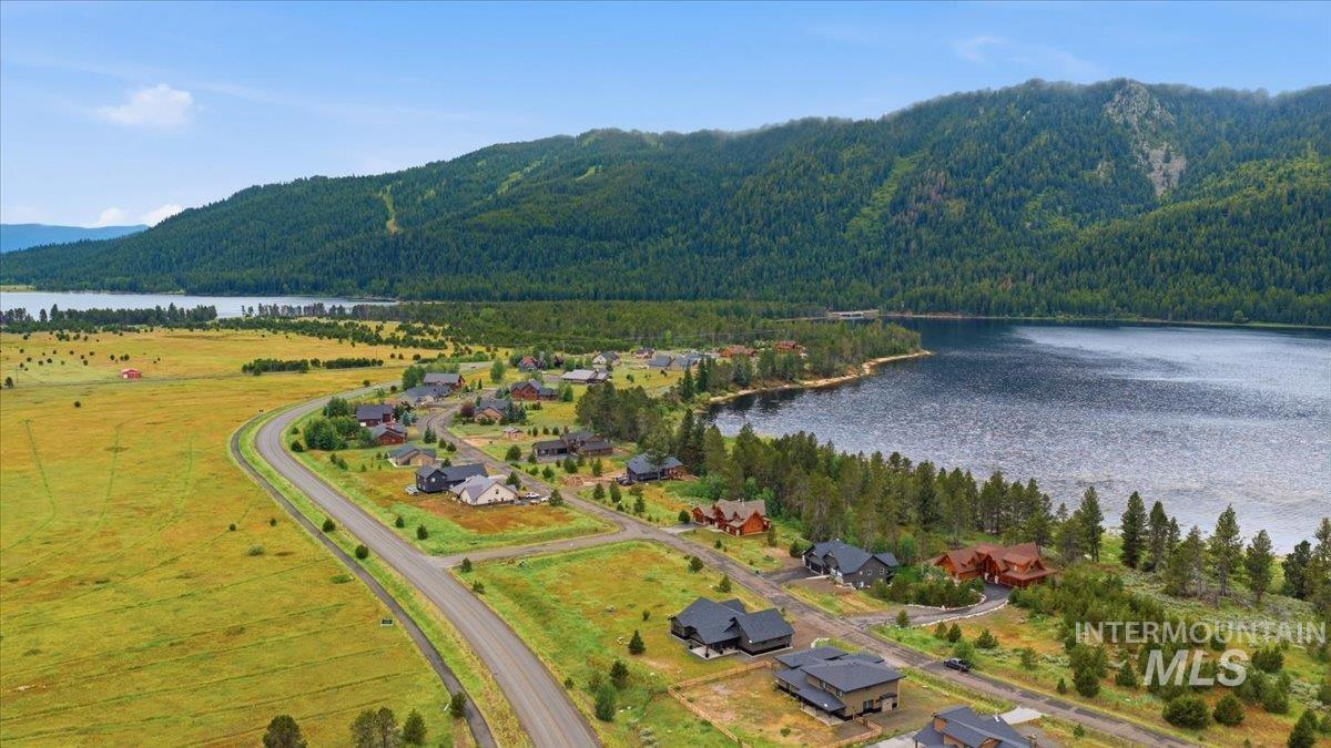 13152 Hawks Bay Rd, Donnelly, Idaho 83615, 4 Bedrooms, 2 Bathrooms, Residential For Sale, Price $869,999, 98992433
