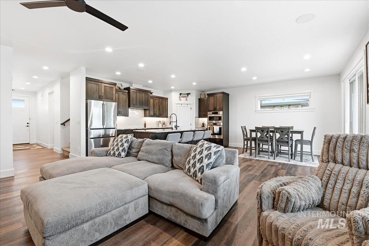 13152 Hawks Bay Rd, Donnelly, Idaho 83615, 4 Bedrooms, 2 Bathrooms, Residential For Sale, Price $869,999, 98992433