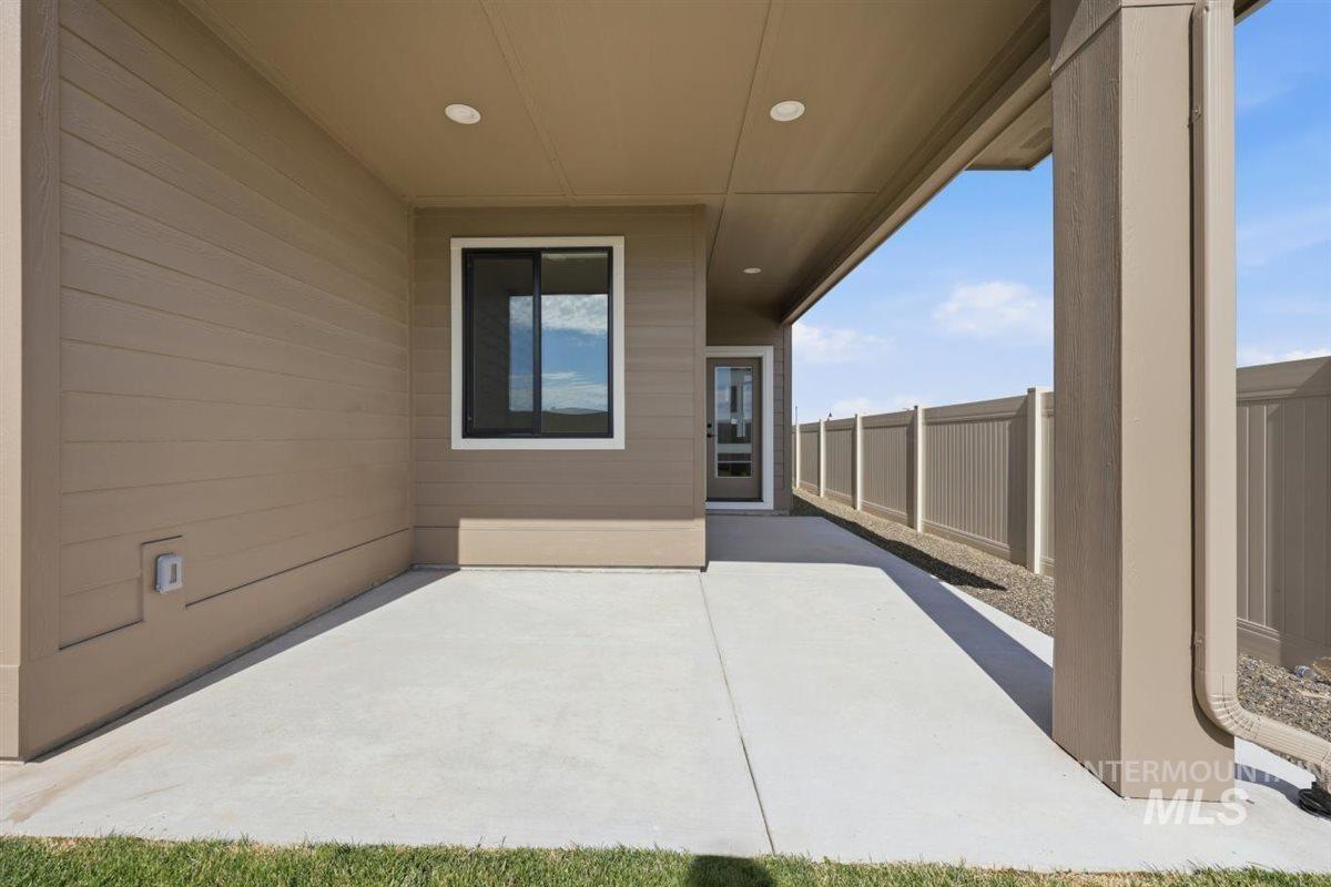 9372 S Sapper Hill Ave, Kuna, Idaho 83634, 3 Bedrooms, 2 Bathrooms, Residential For Sale, Price $609,900, 98992435