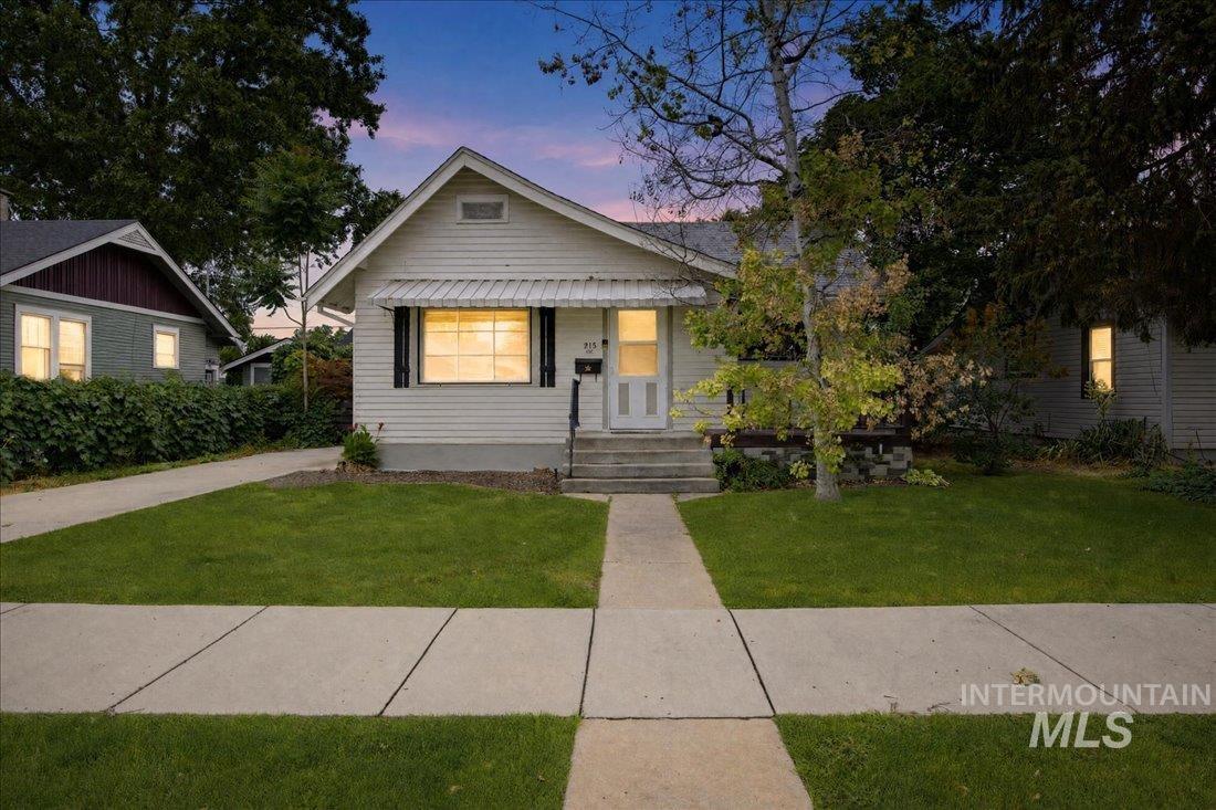 915 13th Ave S, Nampa, Idaho 83651, 3 Bedrooms, 2 Bathrooms, Residential For Sale, Price $345,000,MLS 98992438