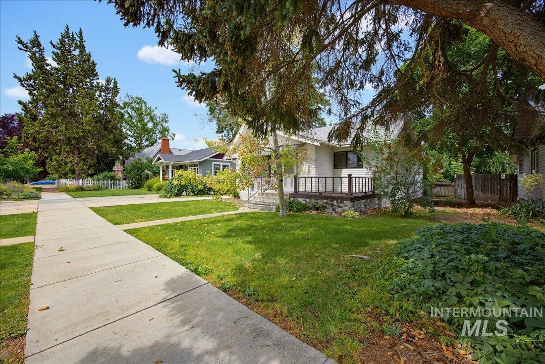 915 13th Ave S, Nampa, Idaho 83651, 3 Bedrooms, 2 Bathrooms, Residential For Sale, Price $345,000,MLS 98992438