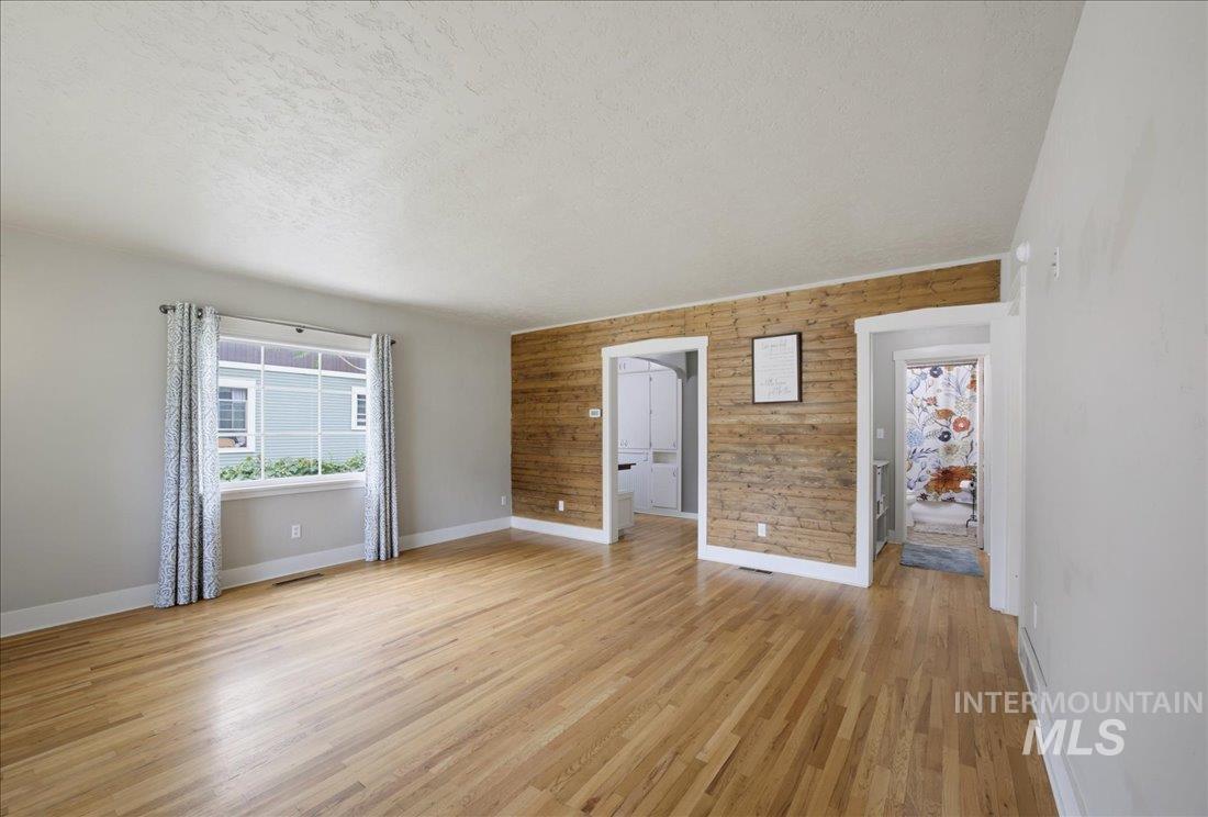 915 13th Ave S, Nampa, Idaho 83651, 3 Bedrooms, 2 Bathrooms, Residential For Sale, Price $345,000,MLS 98992438