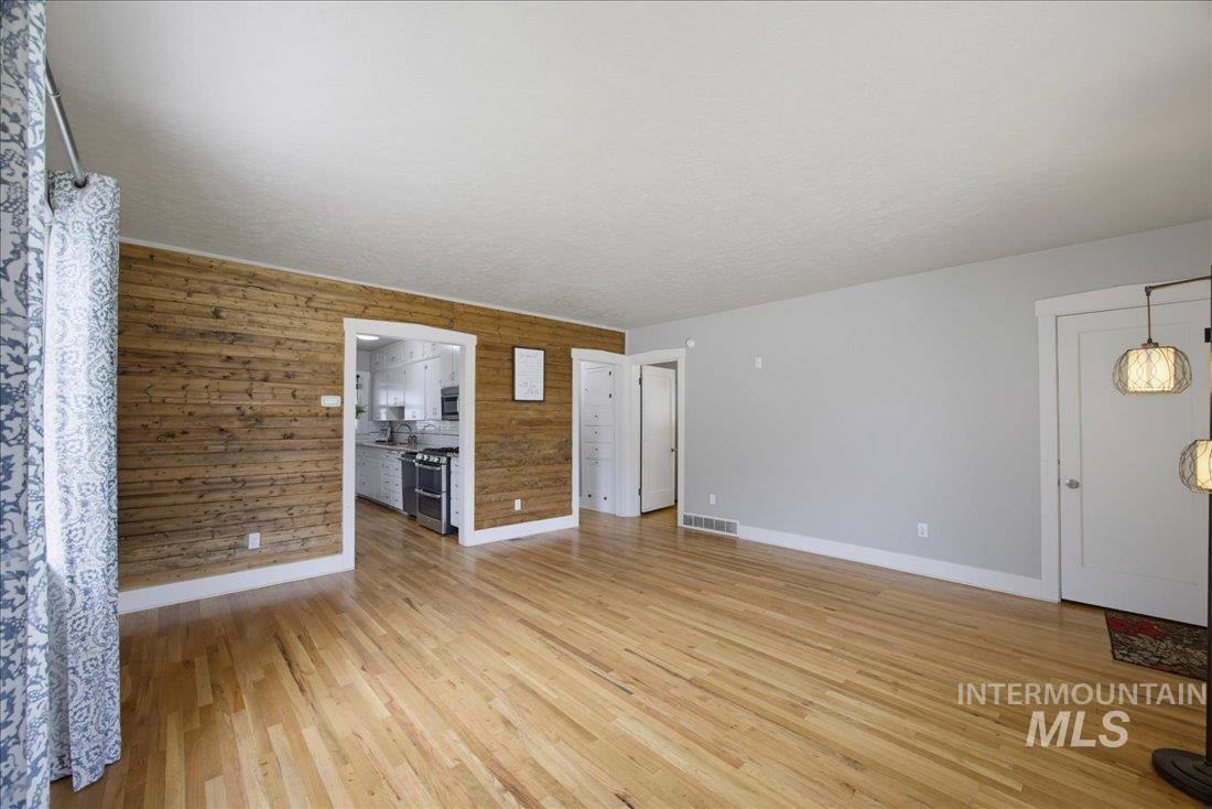 915 13th Ave S, Nampa, Idaho 83651, 3 Bedrooms, 2 Bathrooms, Residential For Sale, Price $345,000,MLS 98992438